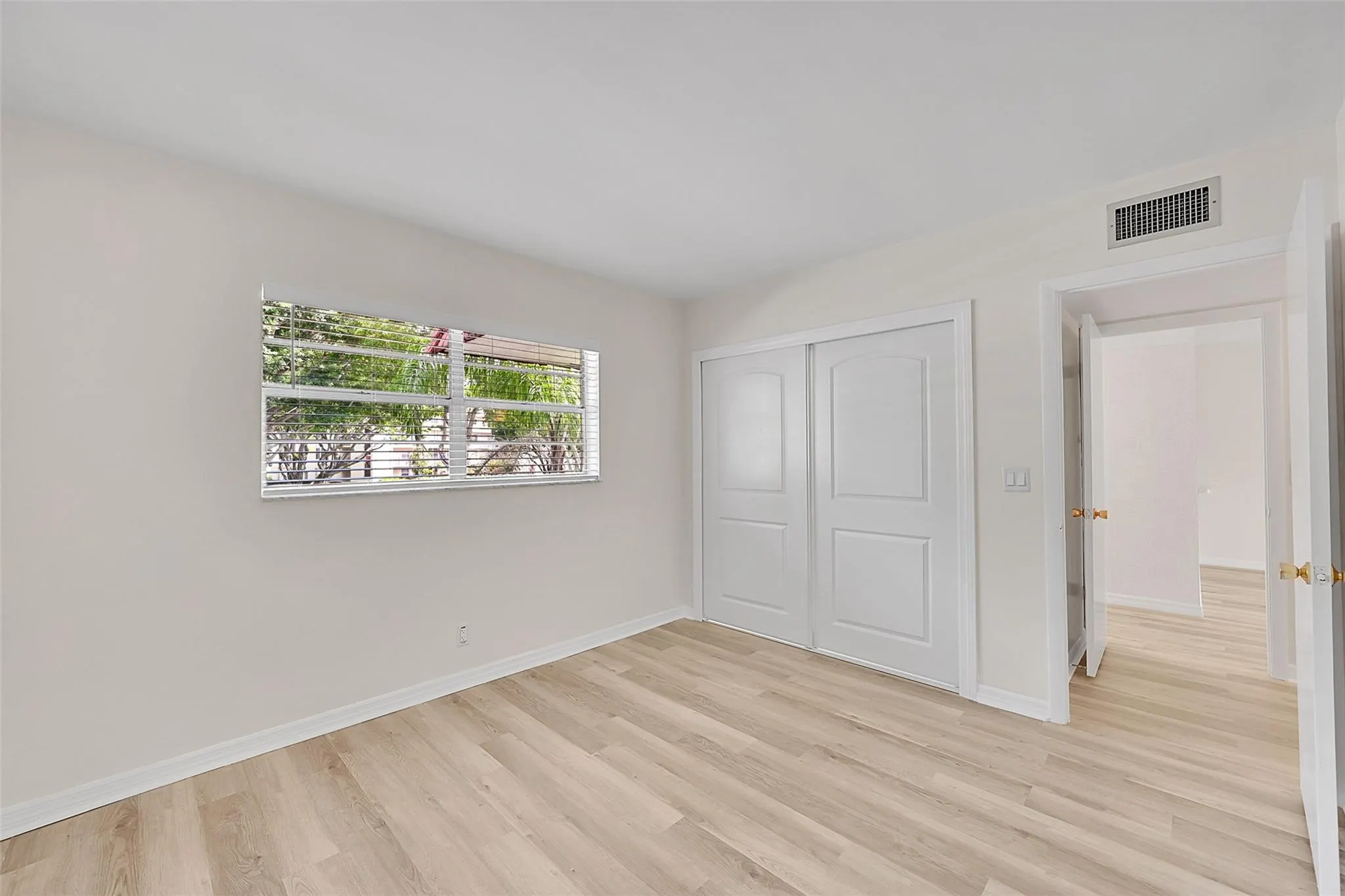 23 Abbey Ln, #202