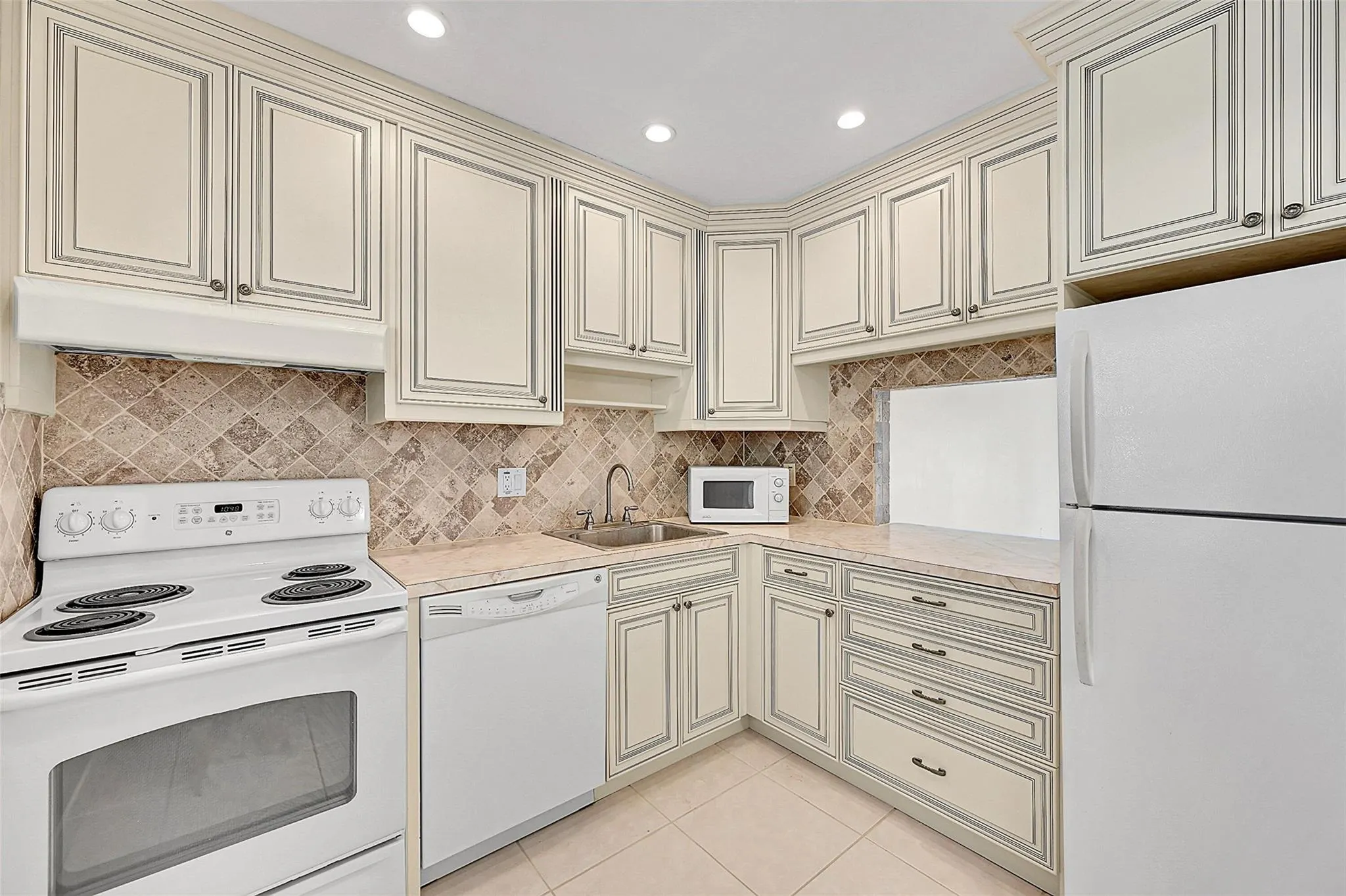 23 Abbey Ln, #202