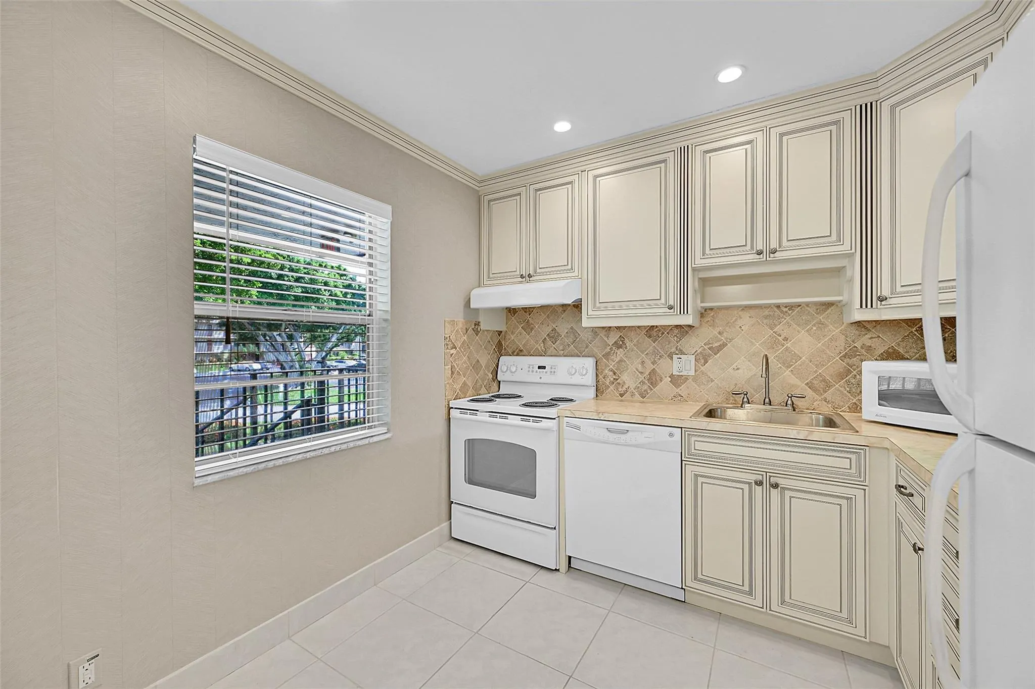 23 Abbey Ln, #202