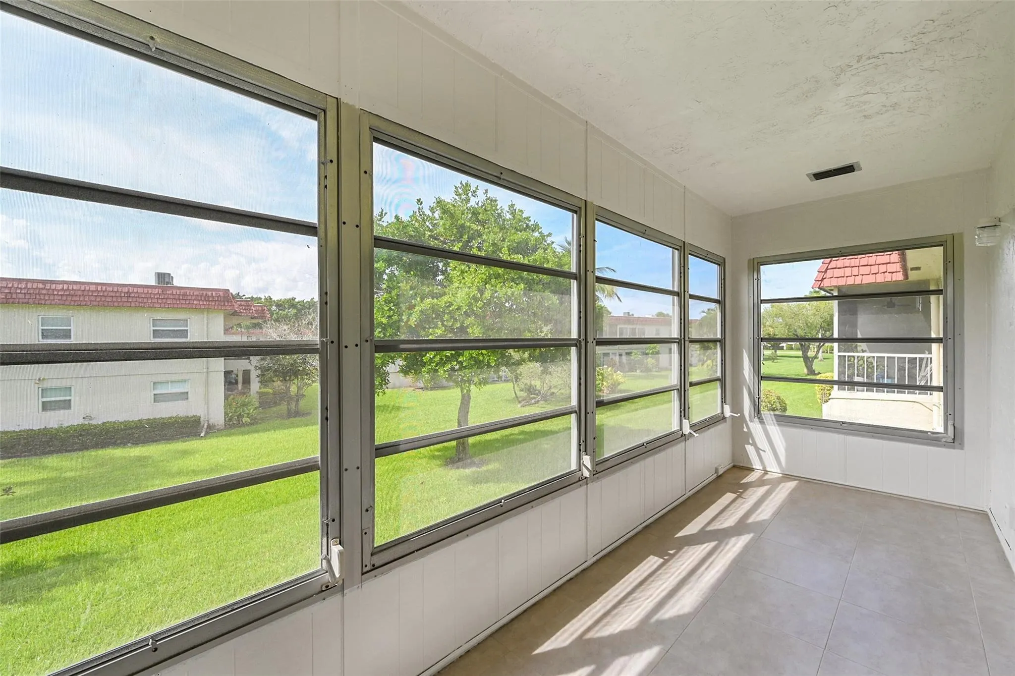 23 Abbey Ln, #202
