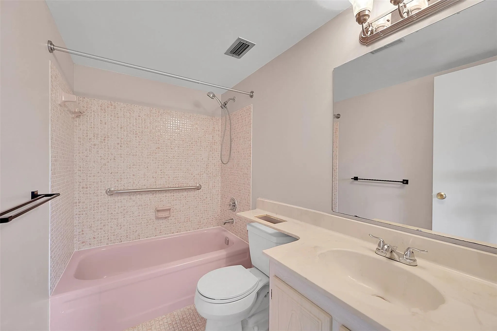 23 Abbey Ln, #202