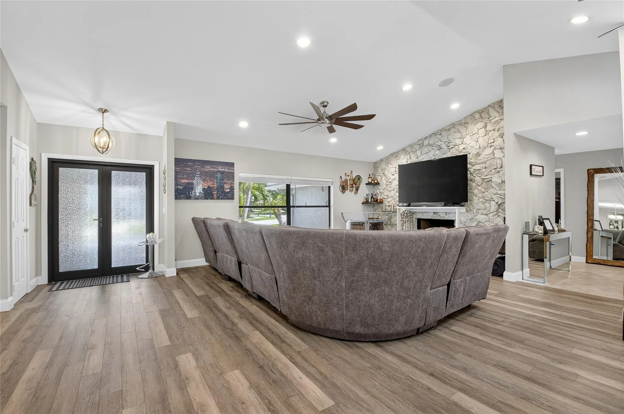 10182 Boca Woods Ln