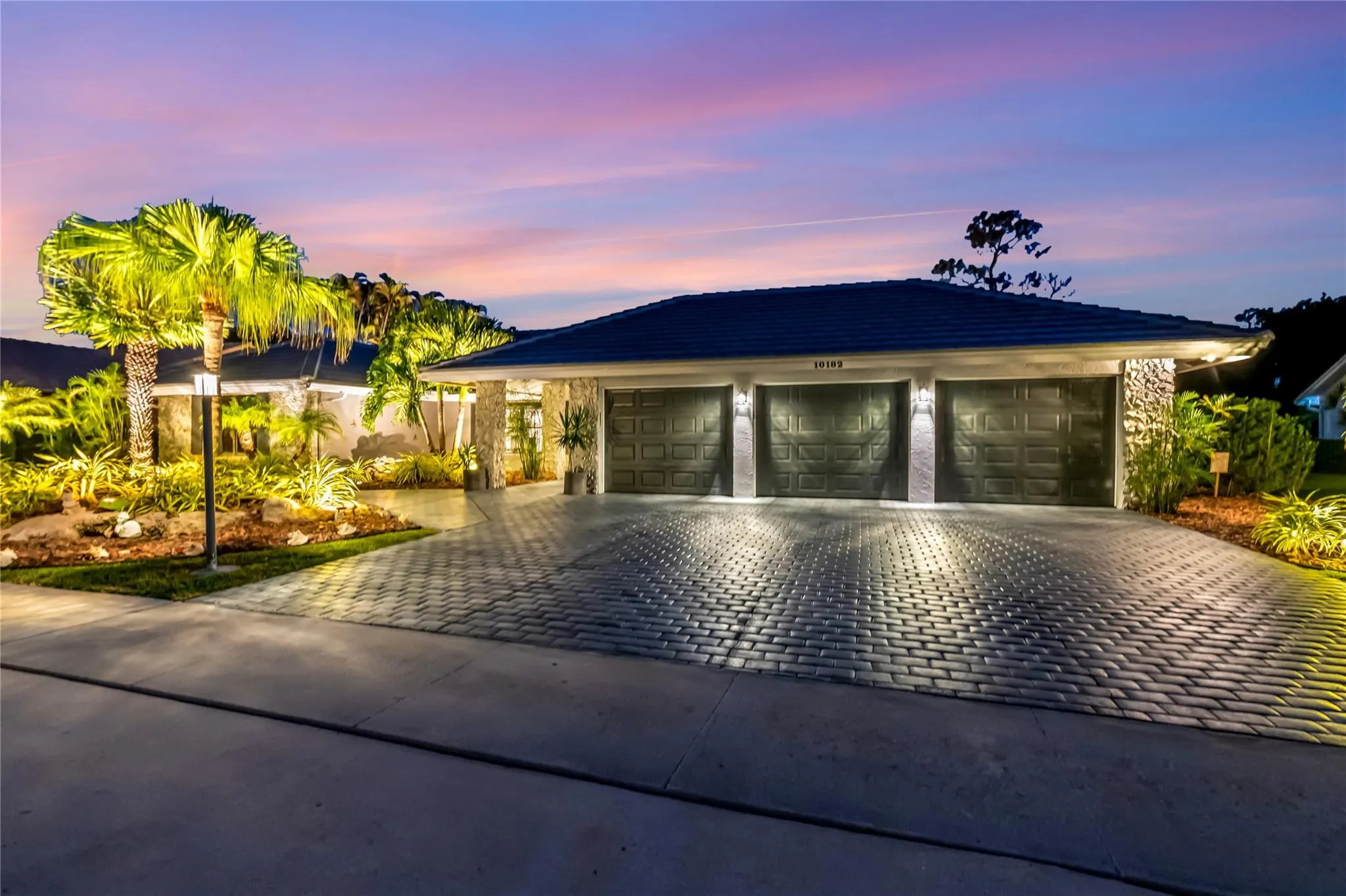 10182 Boca Woods Ln