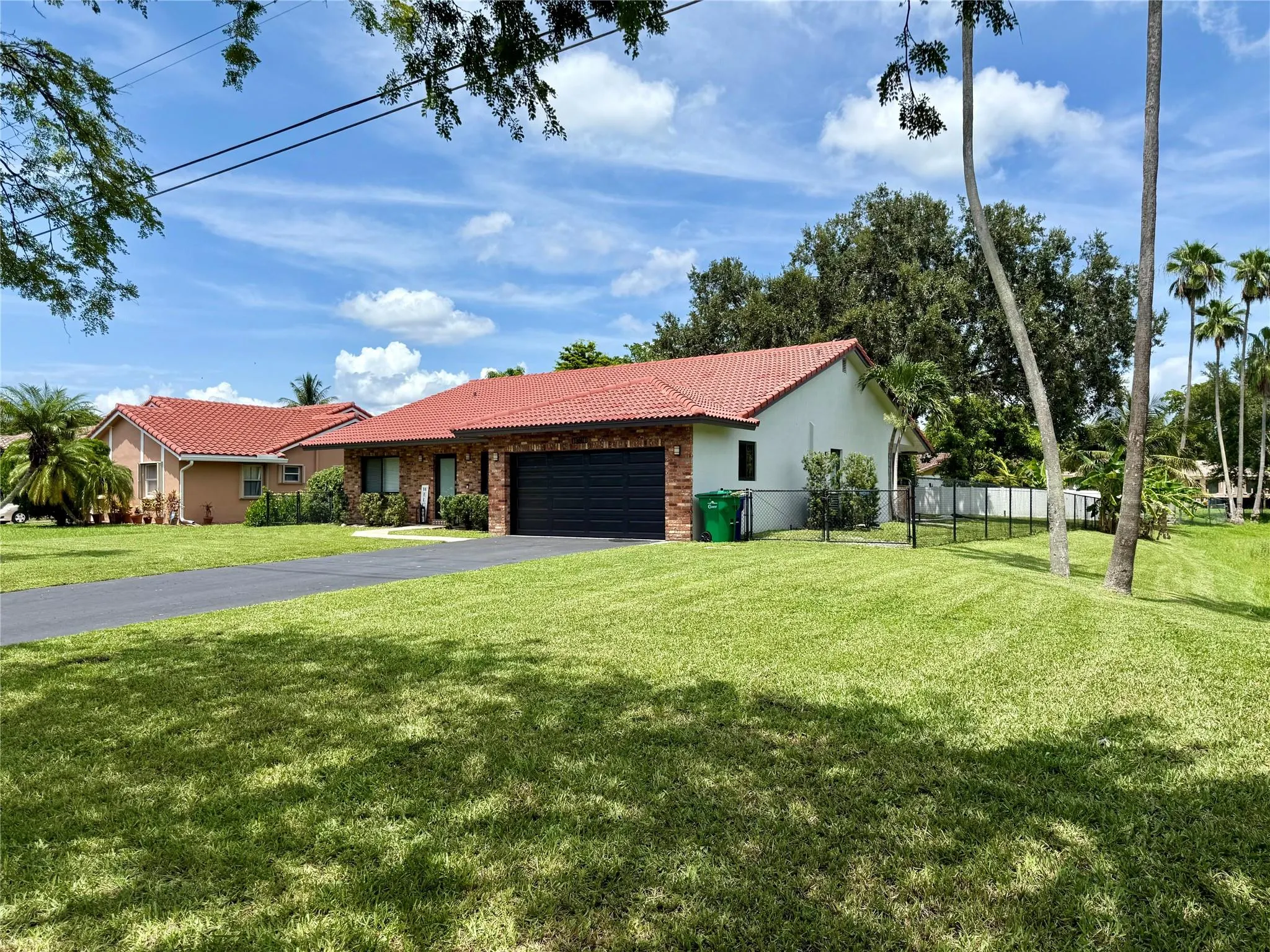 11601 NW 39th St
