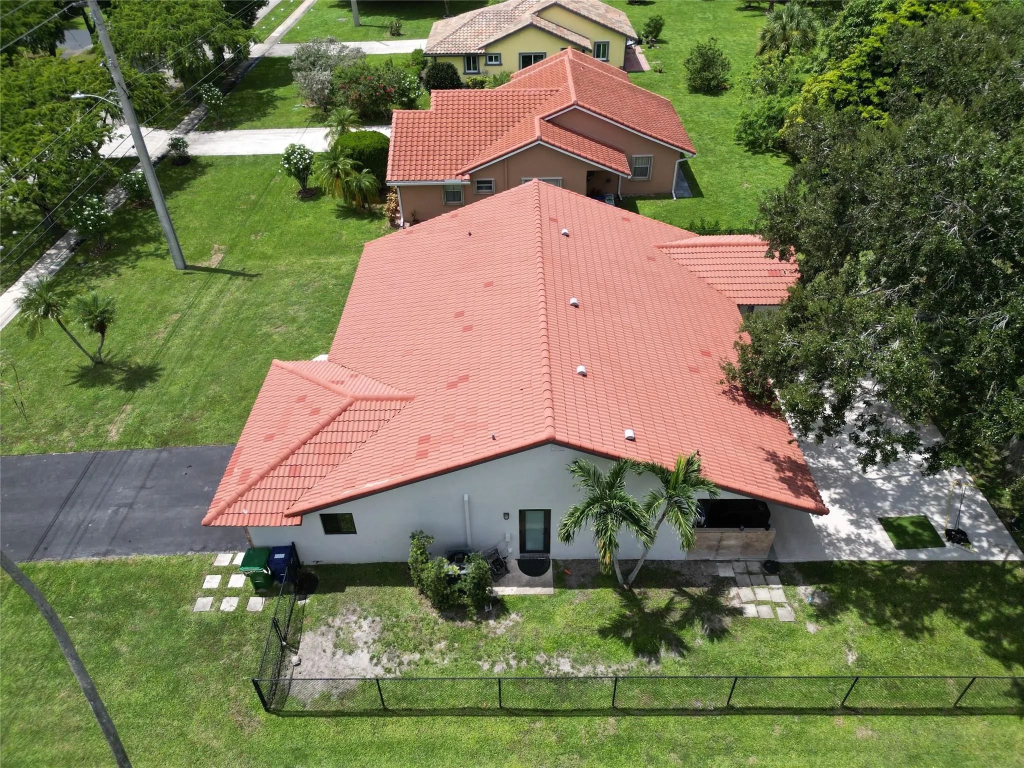 11601 NW 39th St