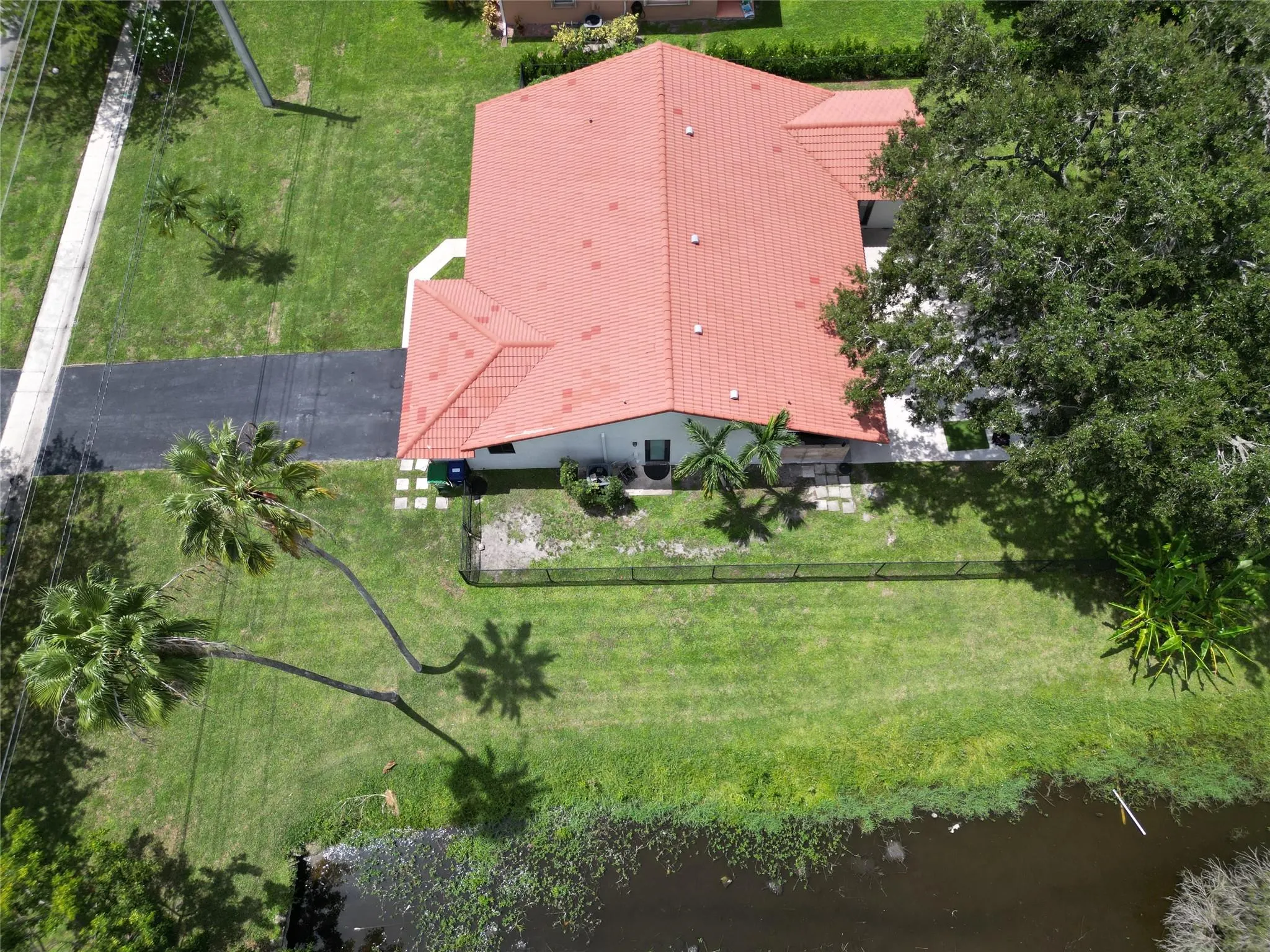 11601 NW 39th St