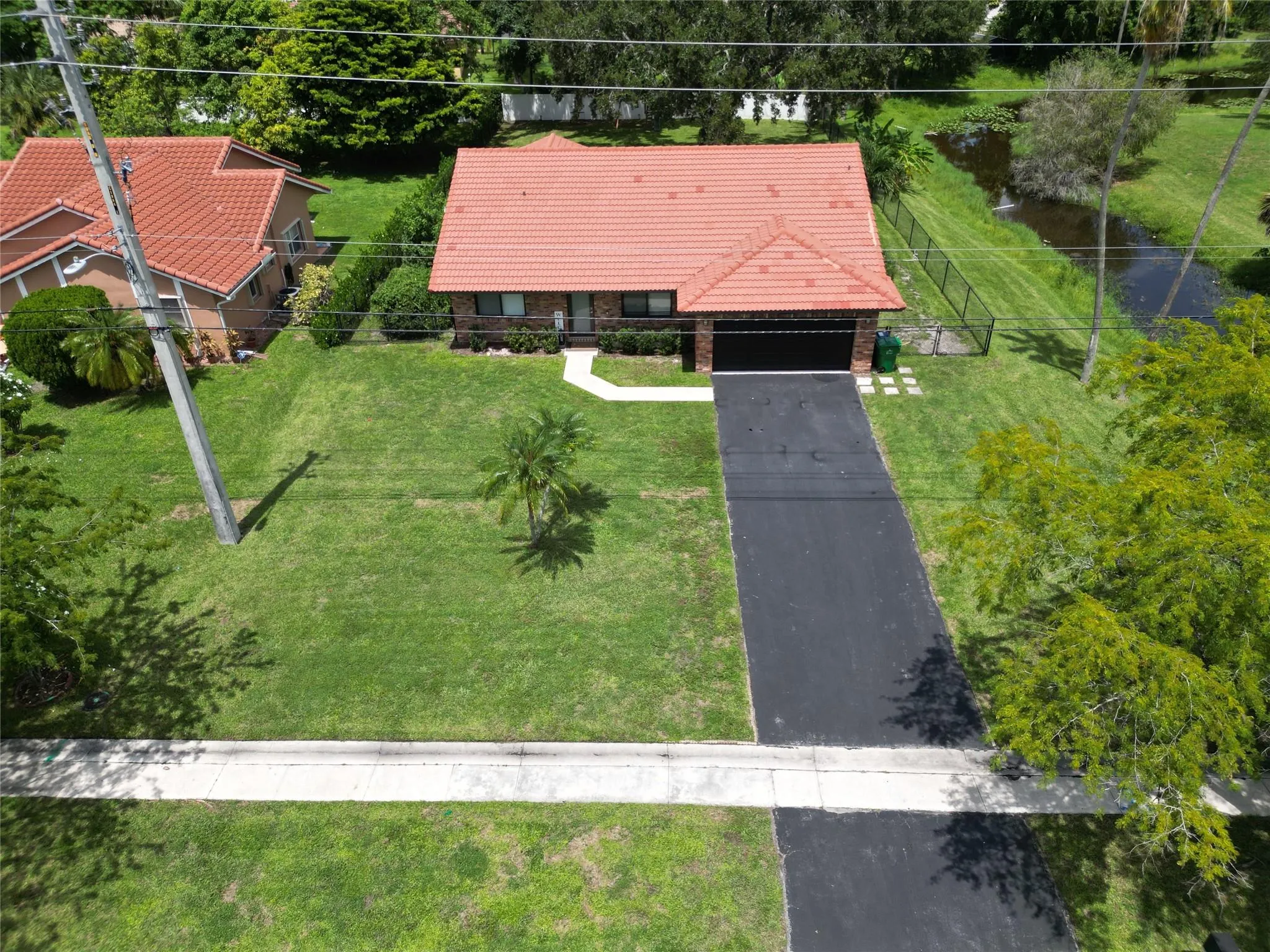 11601 NW 39th St