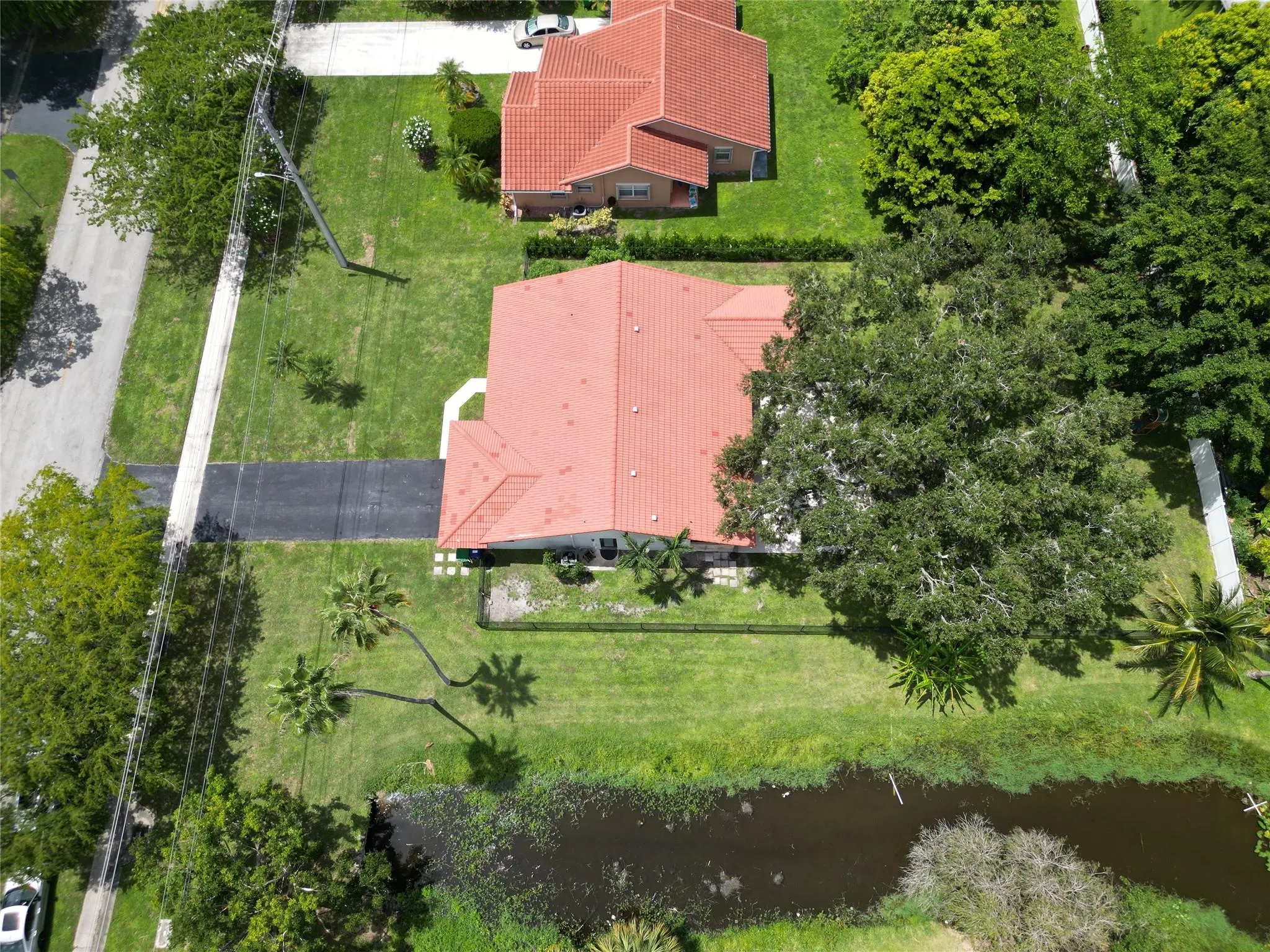 11601 NW 39th St