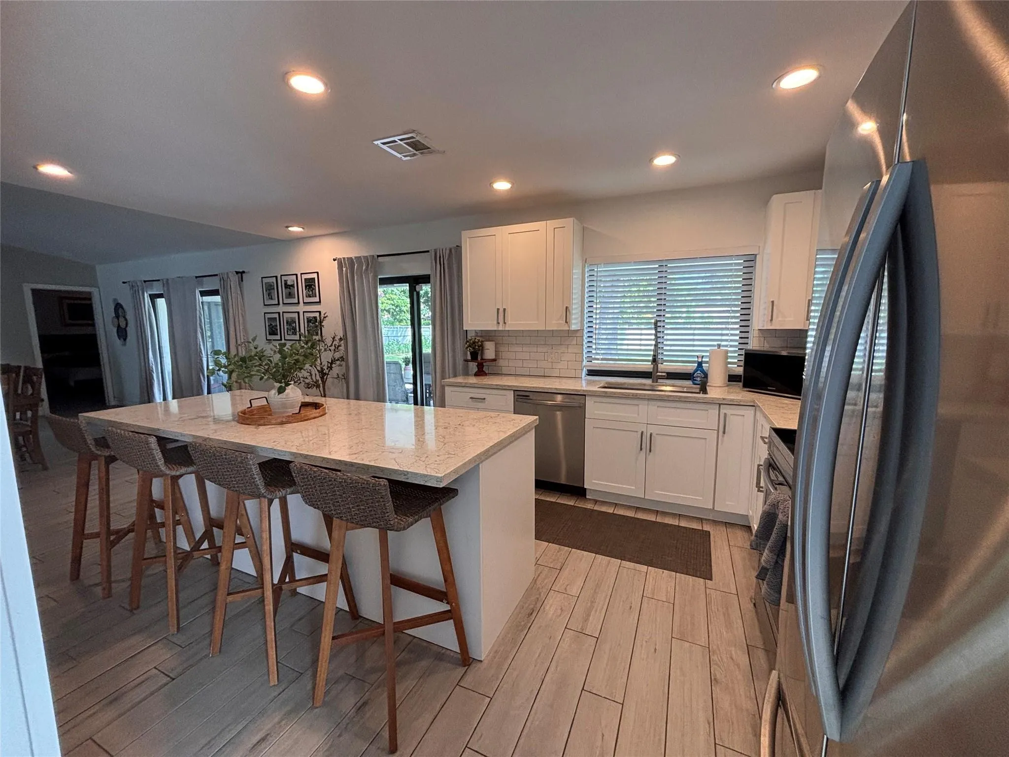 11601 NW 39th St