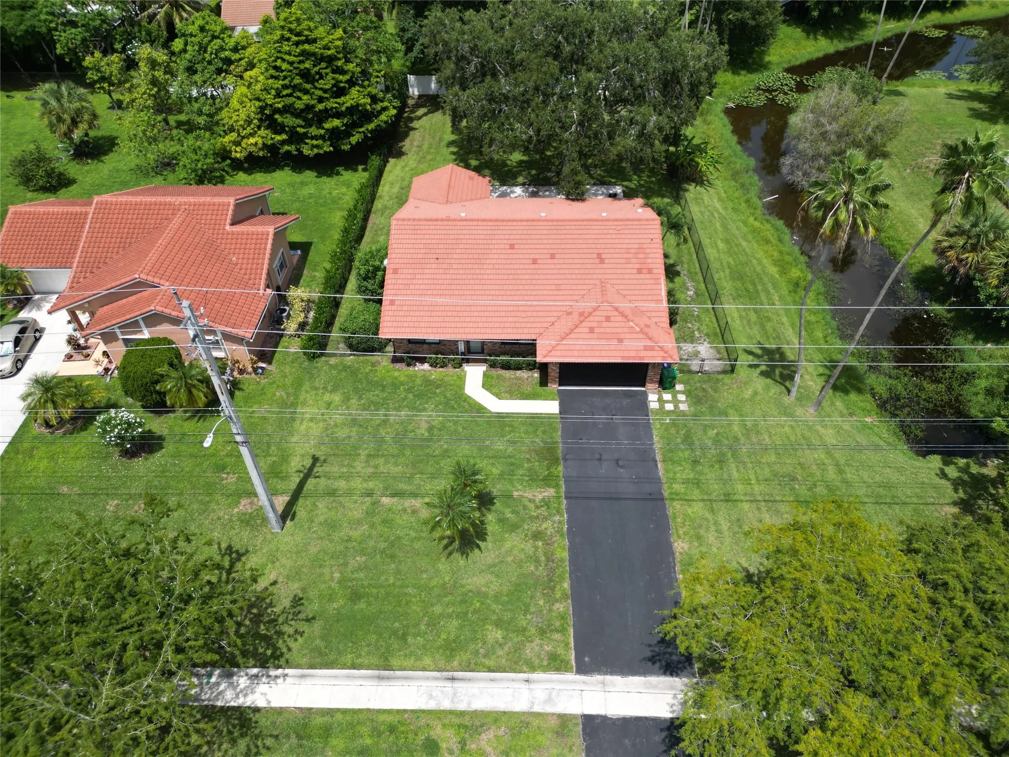 11601 NW 39th St