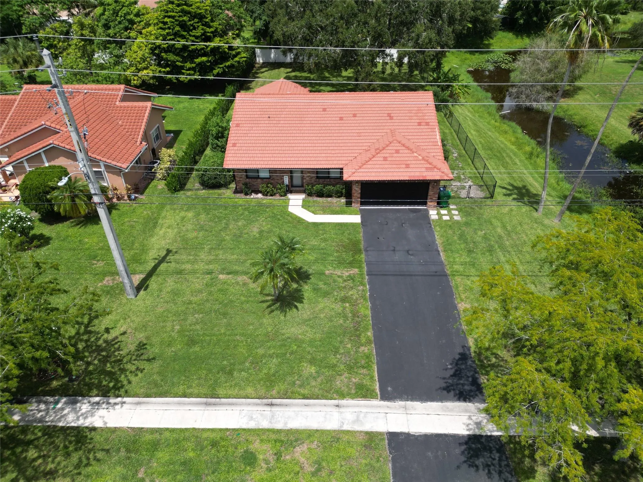 11601 NW 39th St