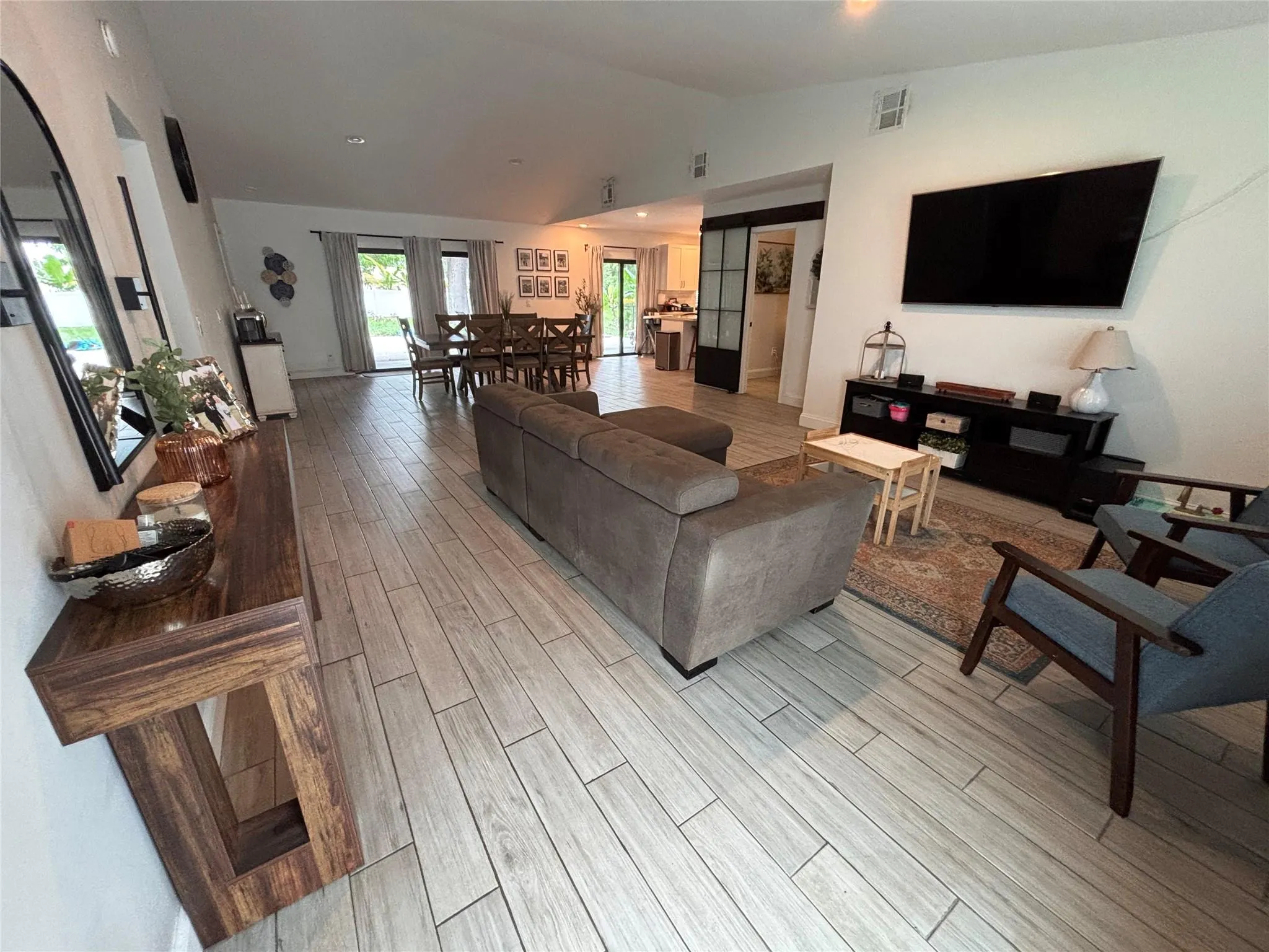 11601 NW 39th St