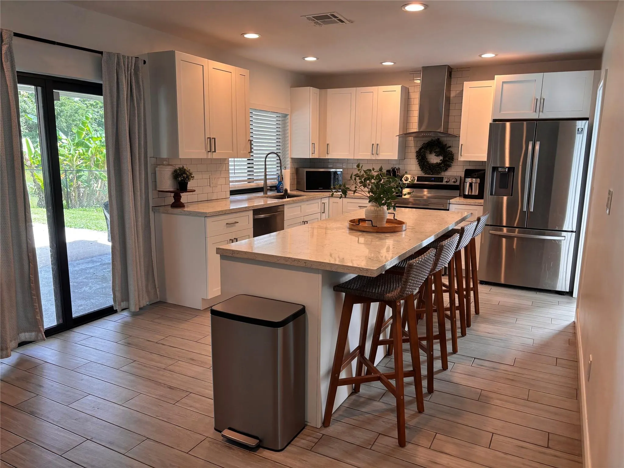 11601 NW 39th St