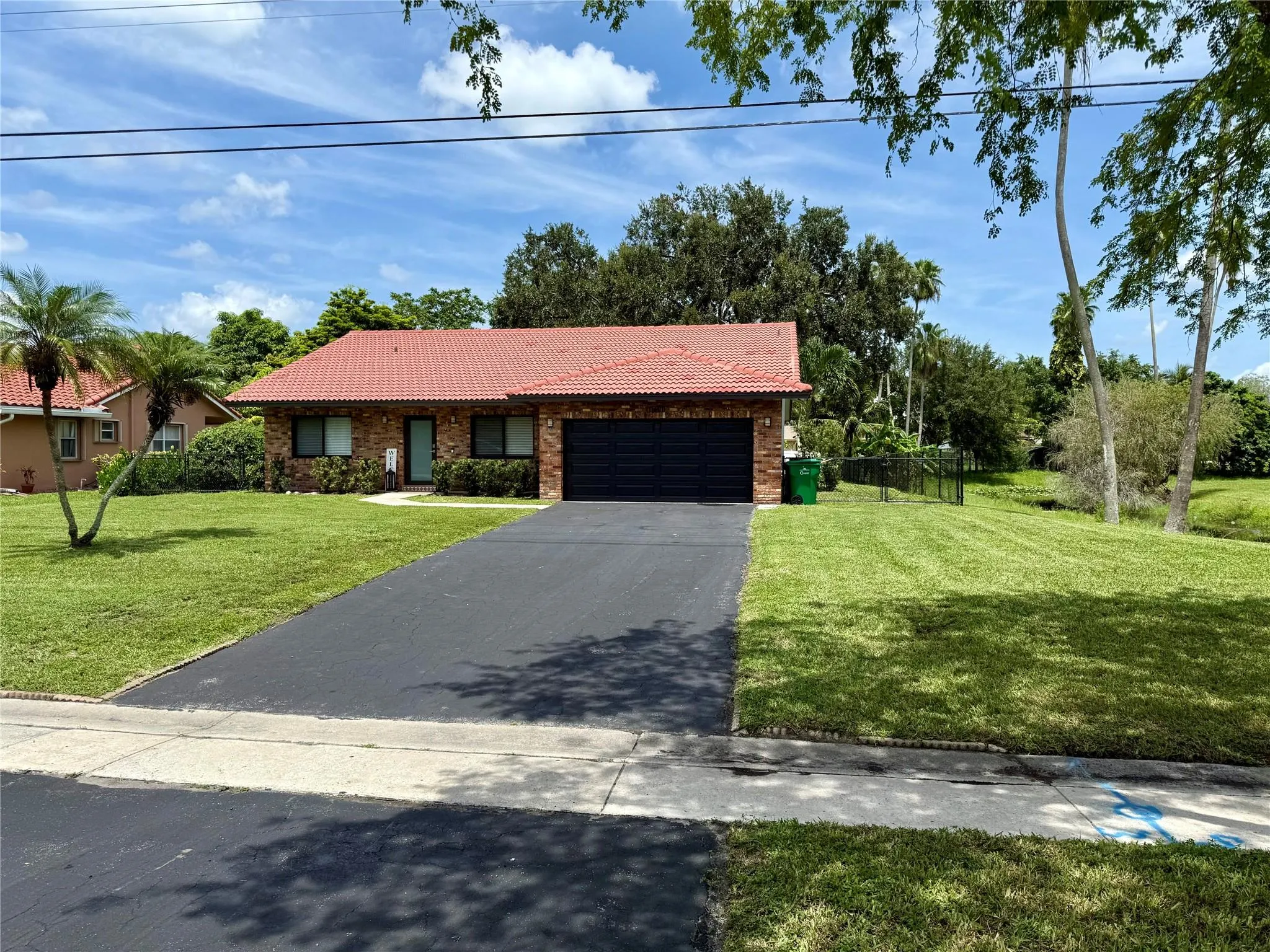 11601 NW 39th St