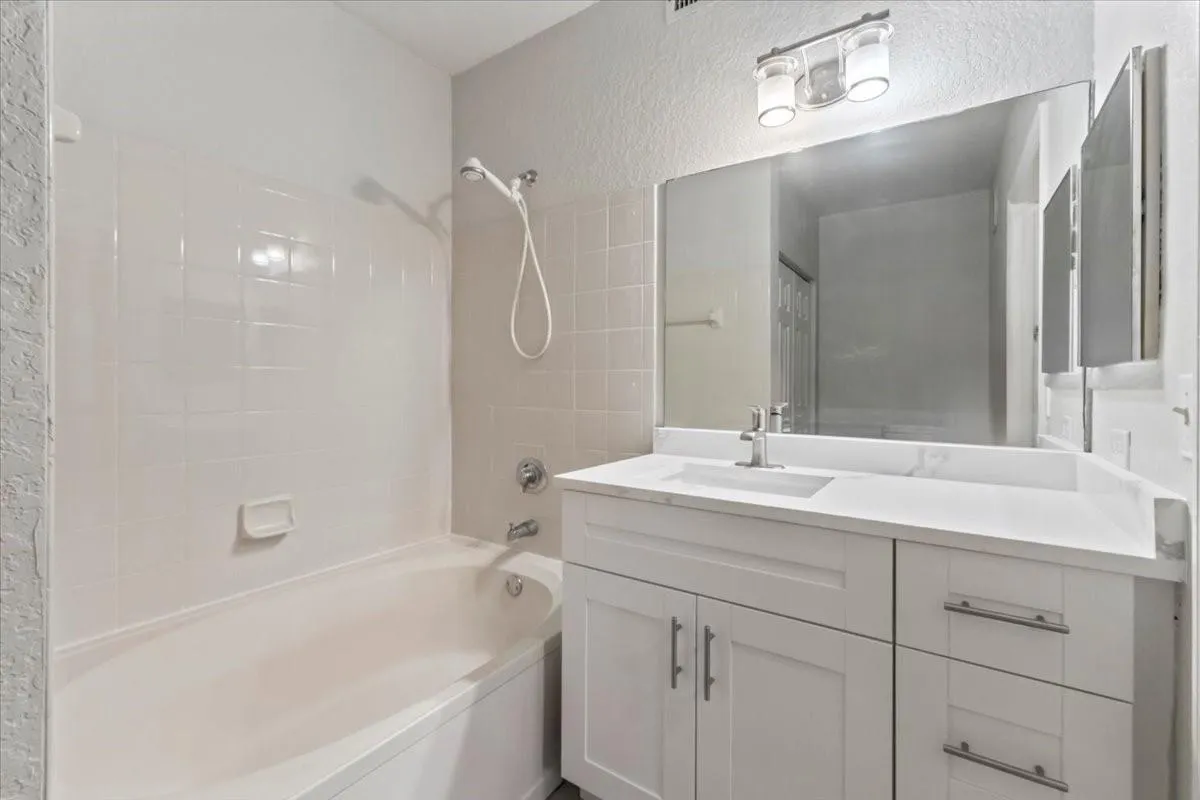 2301 Belmont Ln, #2301