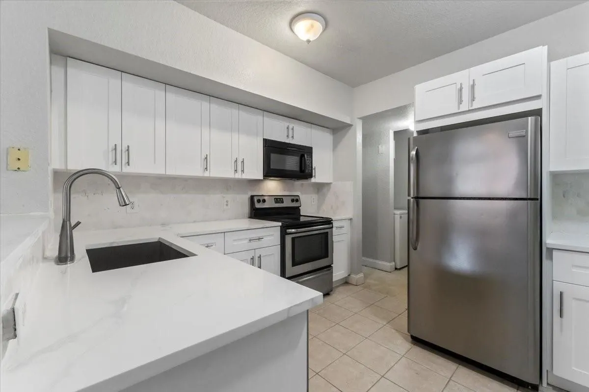 2301 Belmont Ln, #2301