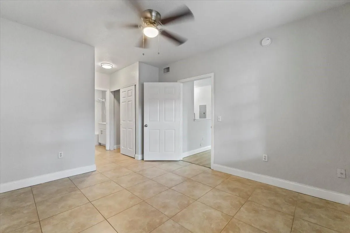 2301 Belmont Ln, #2301