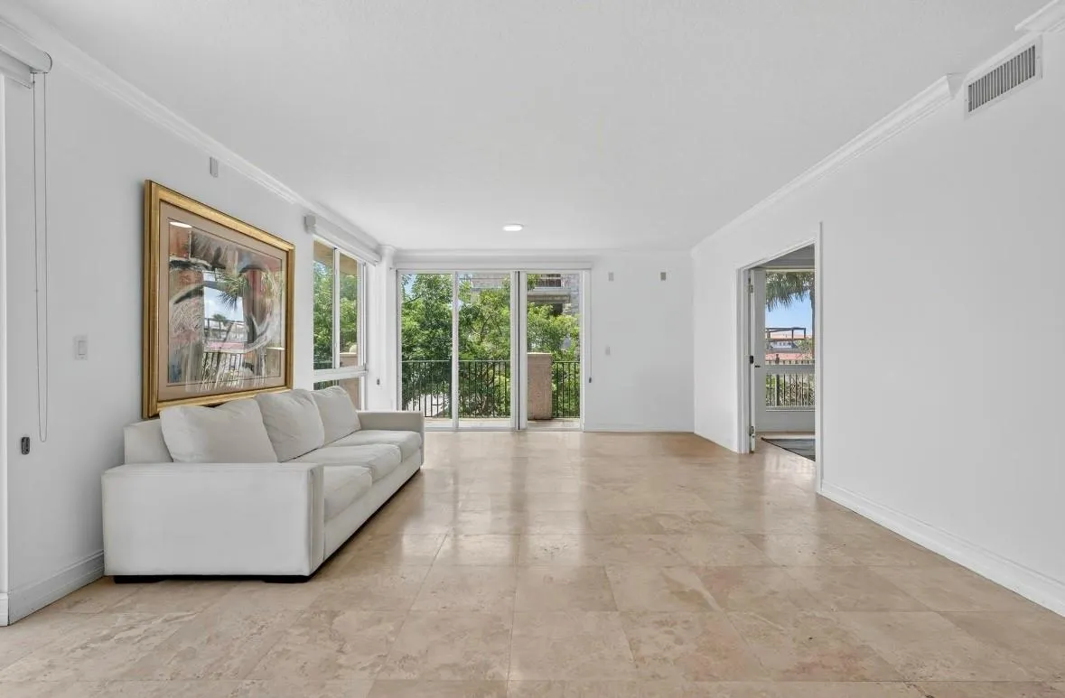 9 NE 20th Ave, #302