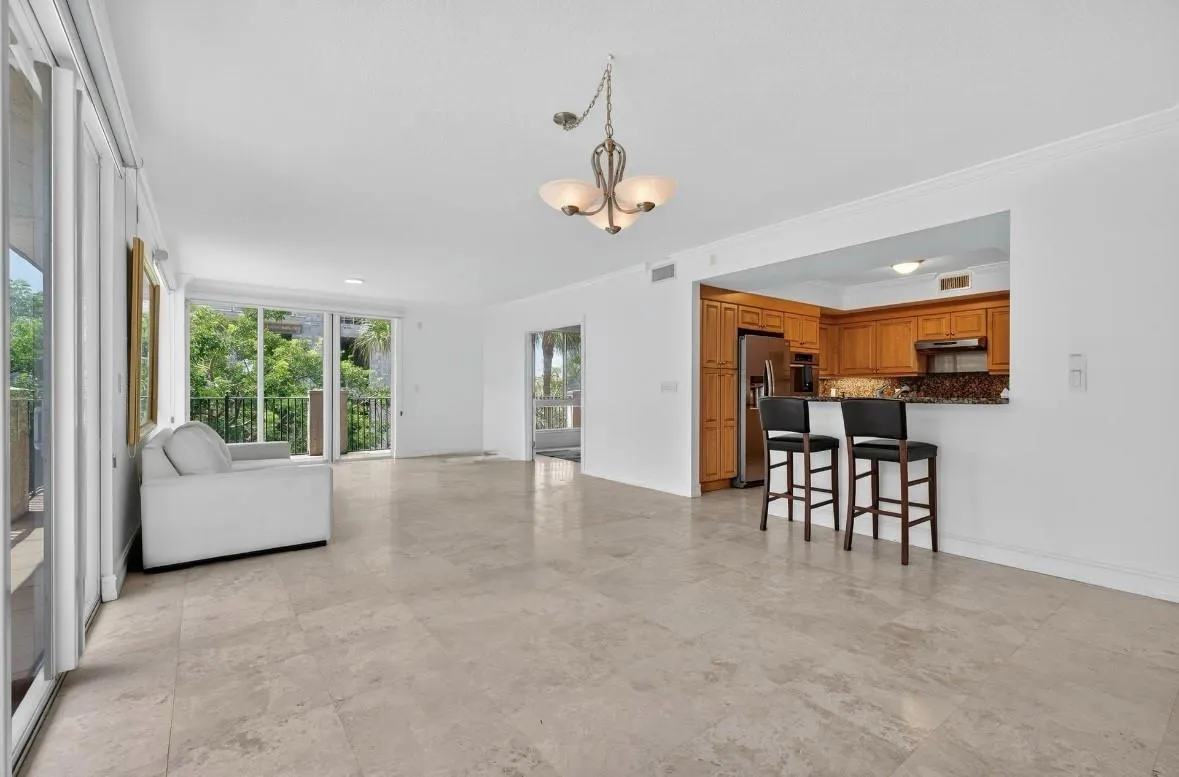 9 NE 20th Ave, #302