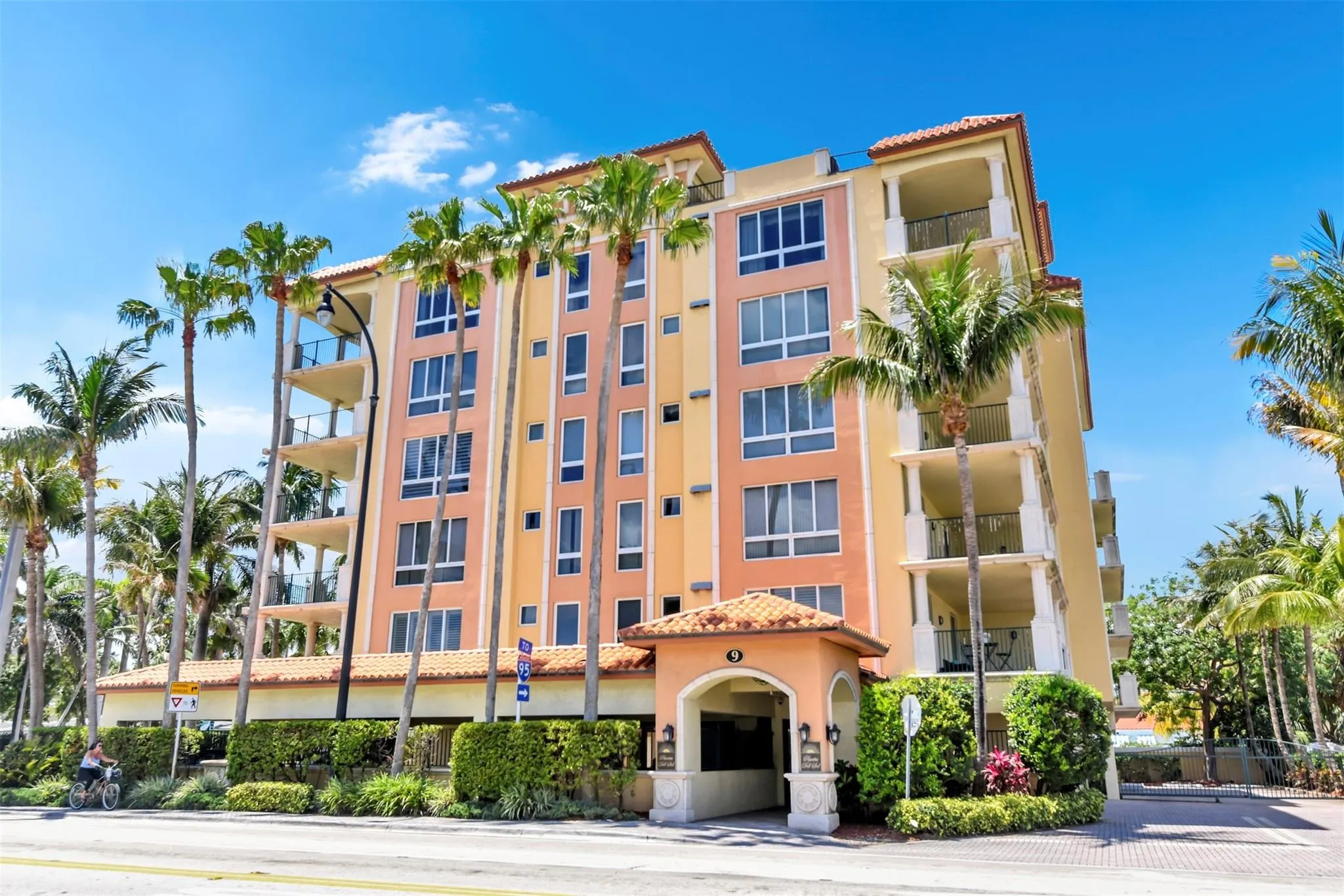 9 NE 20th Ave, #302