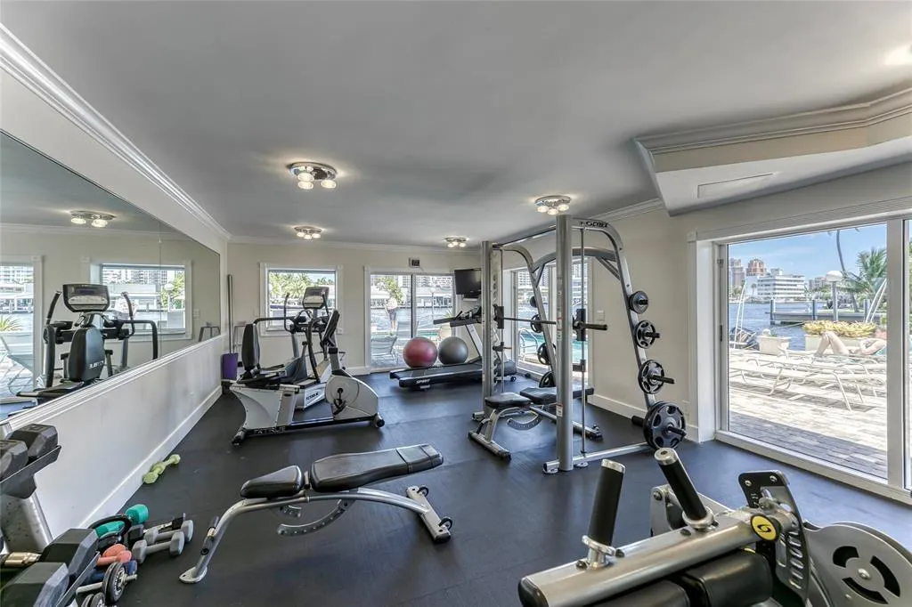 2900 NE 30th St, #B-2