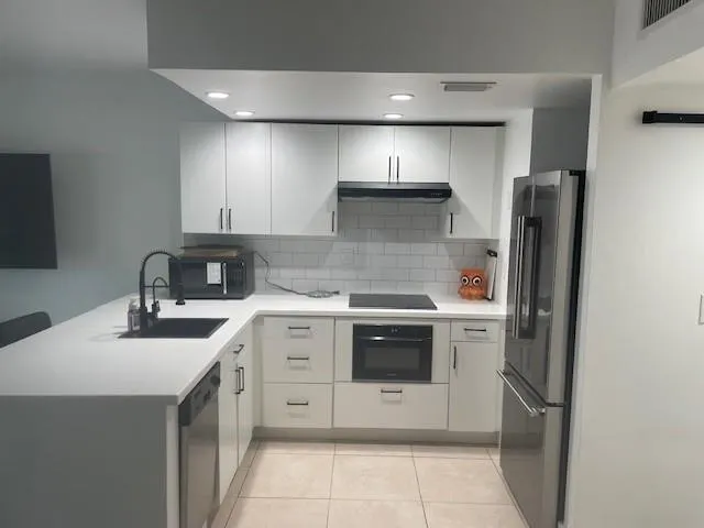 2900 NE 30th St, #B-2