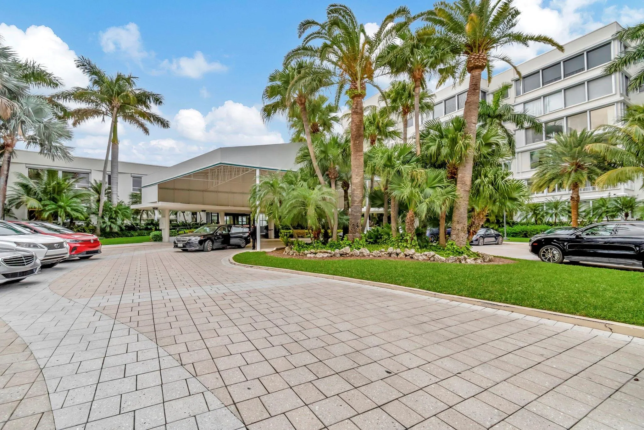 44 Cocoanut Row, #507A