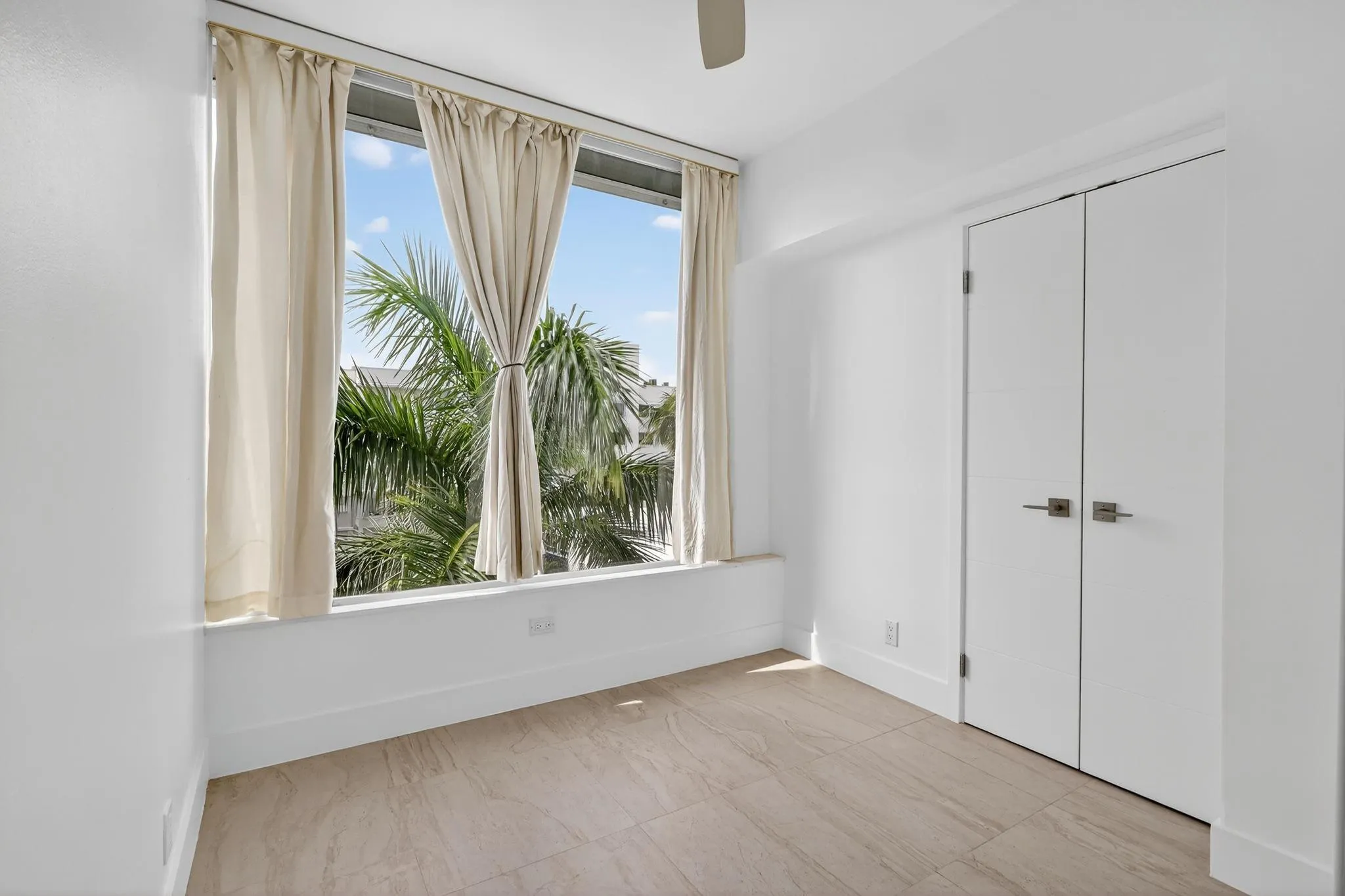 44 Cocoanut Row, #507A