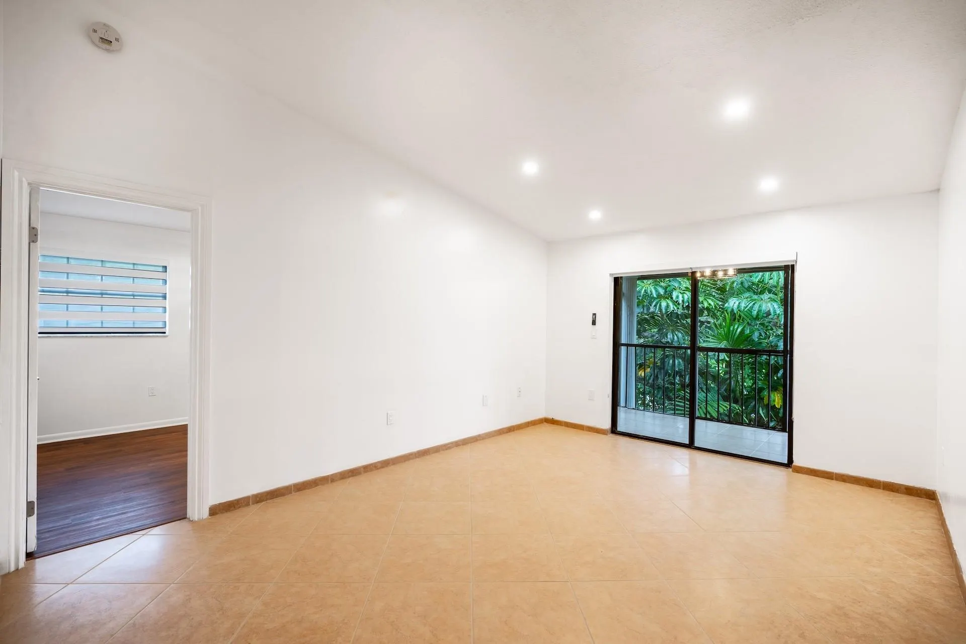 927 NE 199 Street, #202