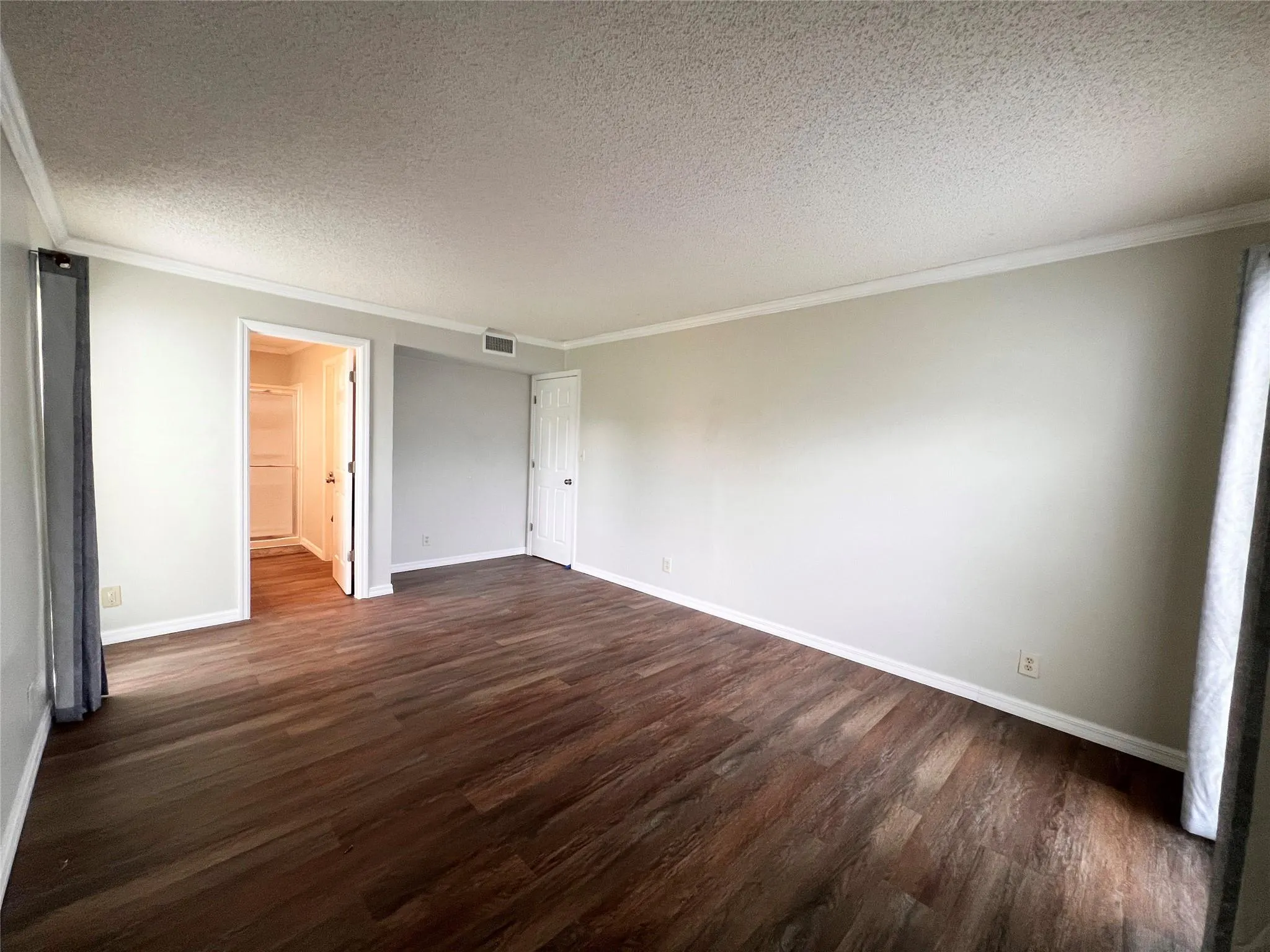 459 N Laurel Dr, #2002