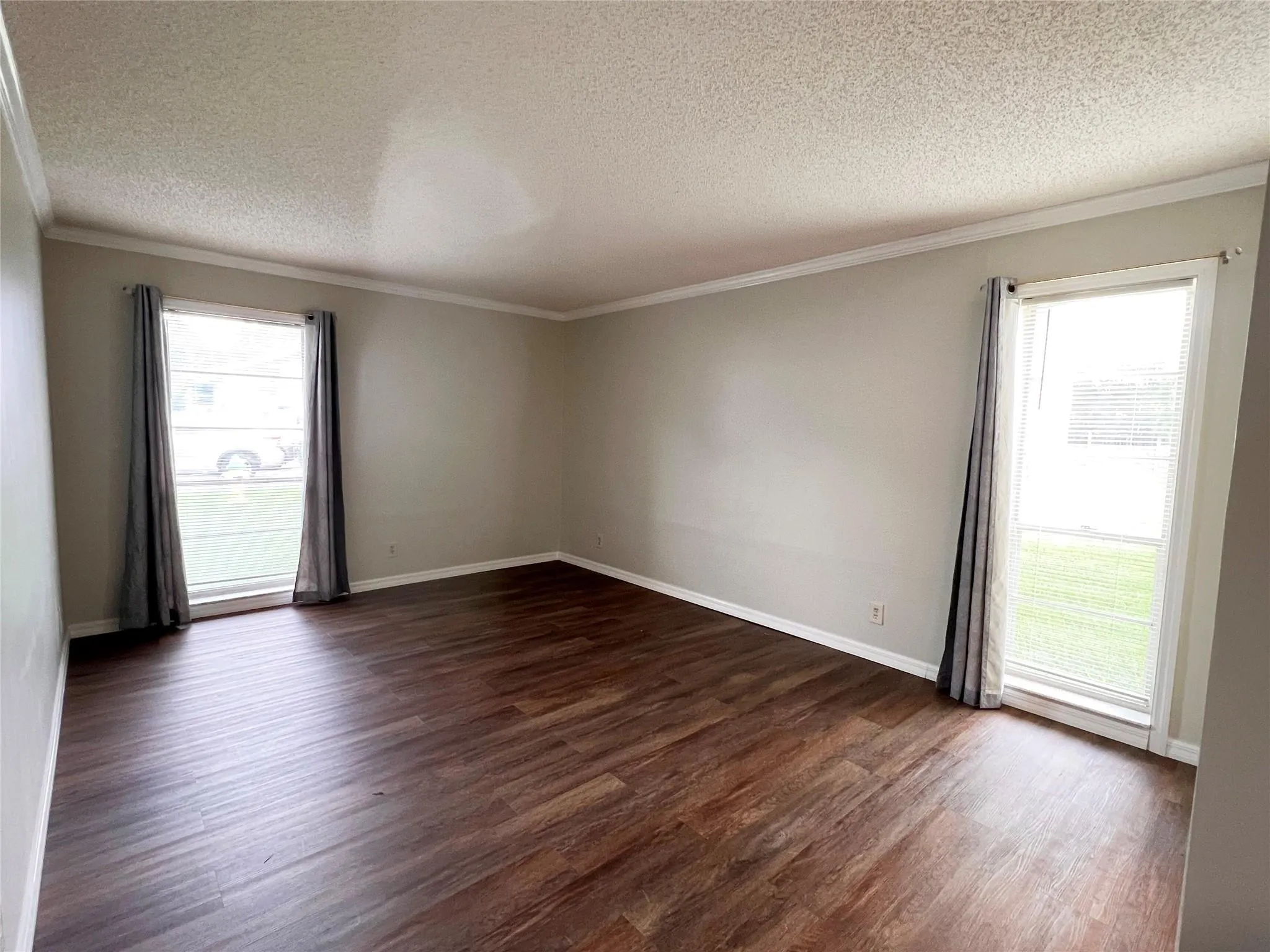 459 N Laurel Dr, #2002