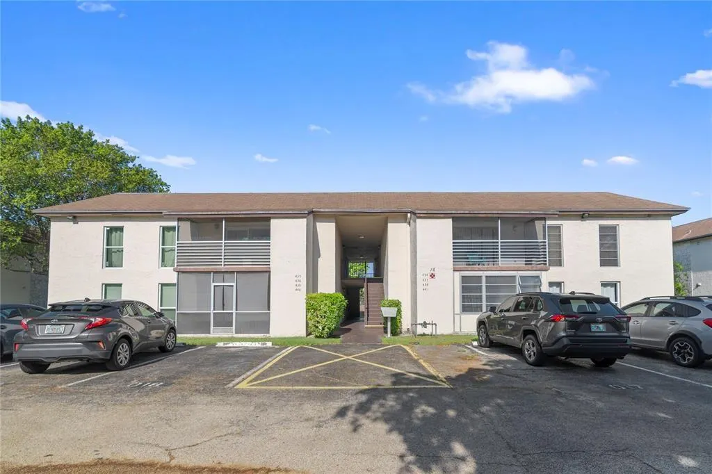 459 N Laurel Dr, #2002