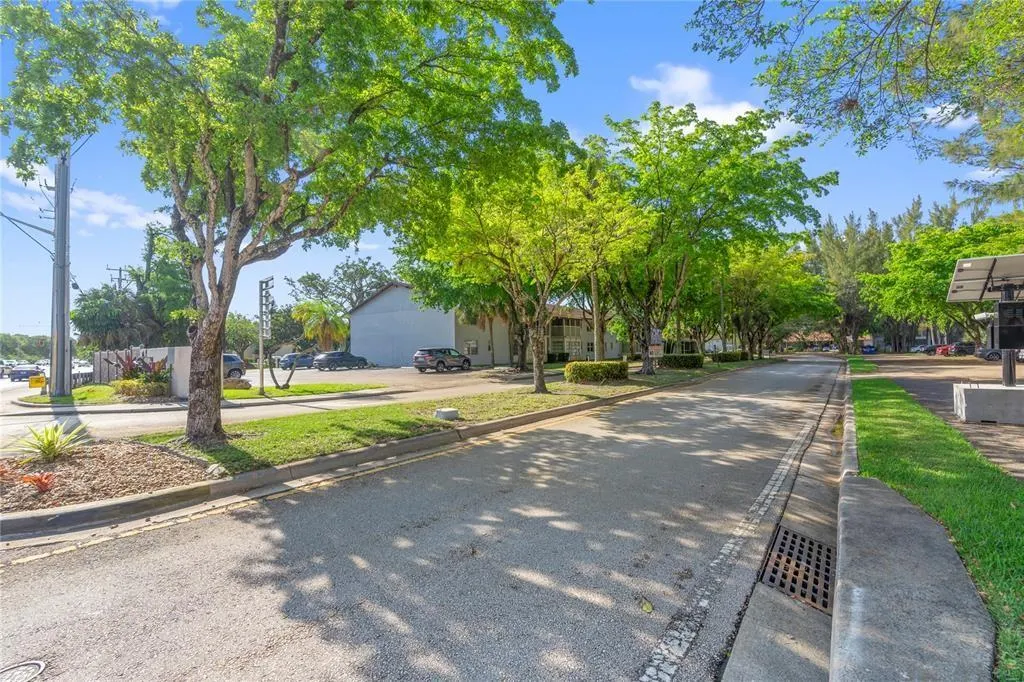 459 N Laurel Dr, #2002