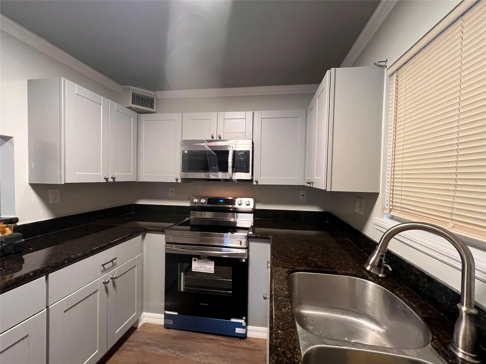 459 N Laurel Dr, #2002