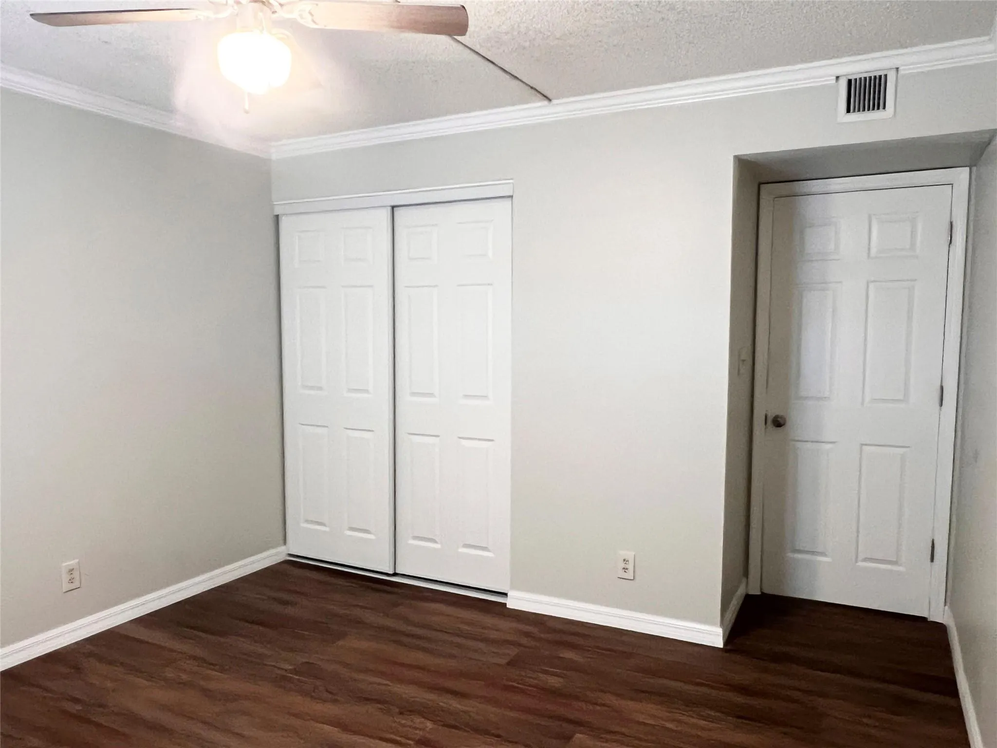 459 N Laurel Dr, #2002