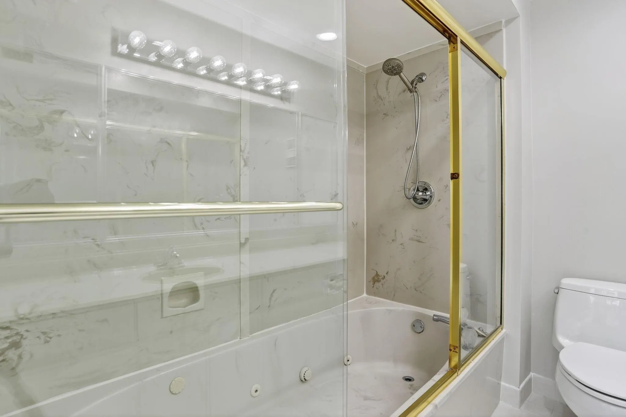330 SE 20 Ave, #421
