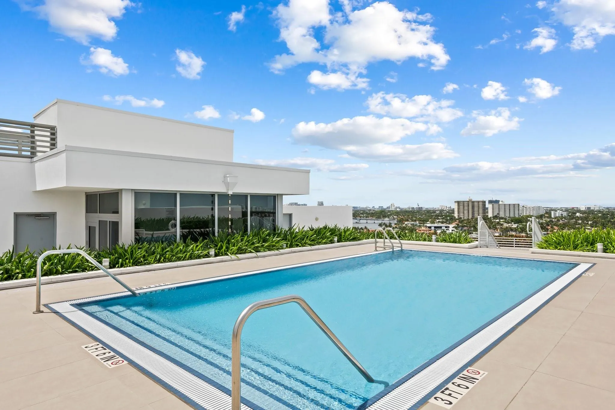 435 Bayshore Dr, #PH3