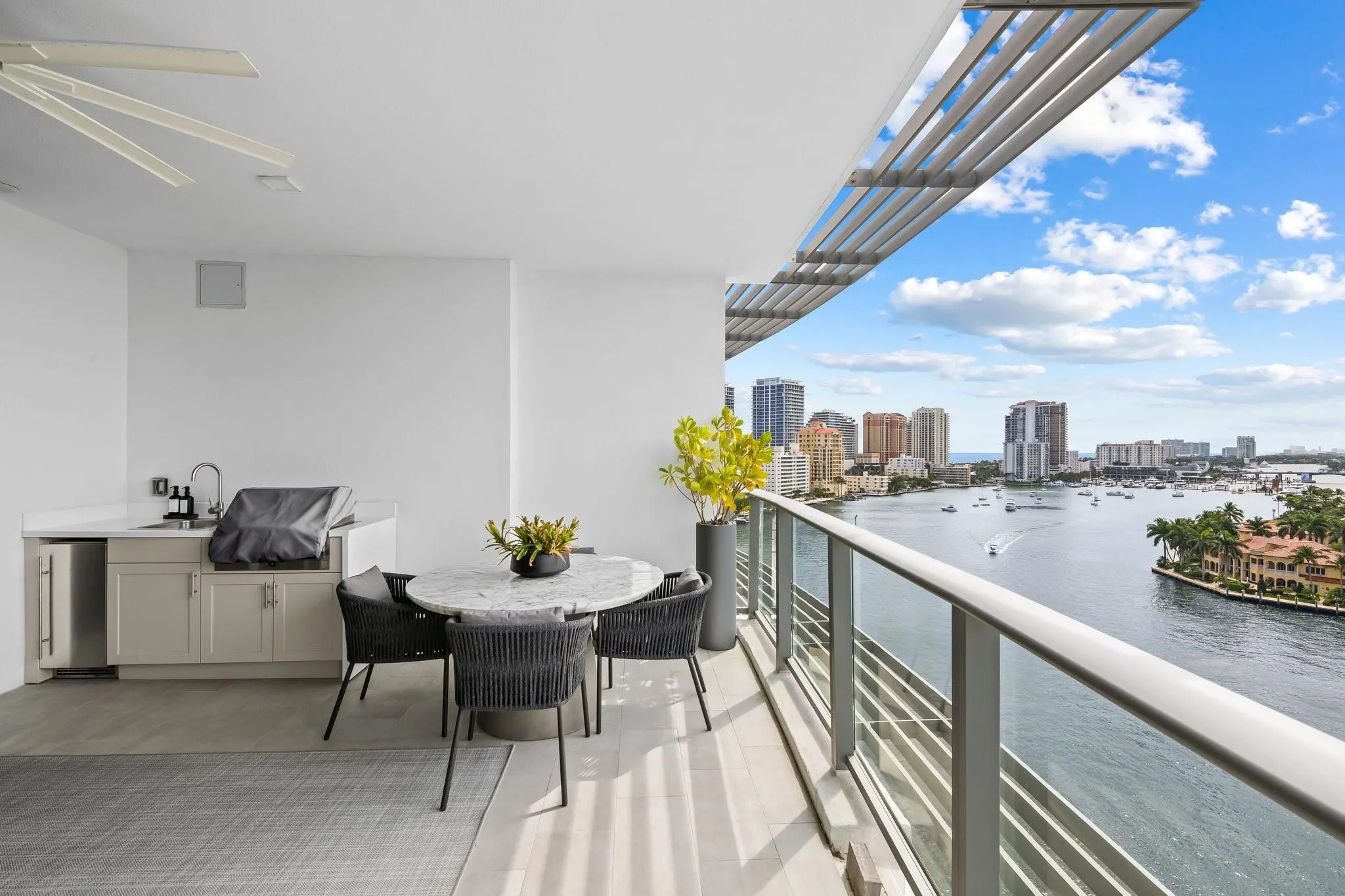 435 Bayshore Dr, #PH3