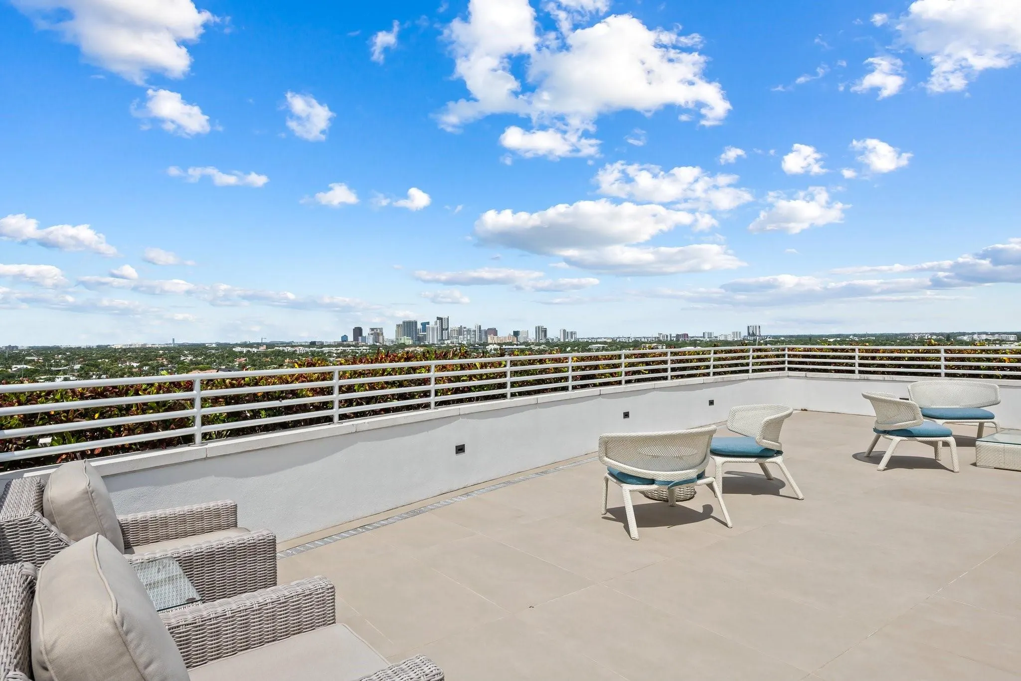 435 Bayshore Dr, #PH3