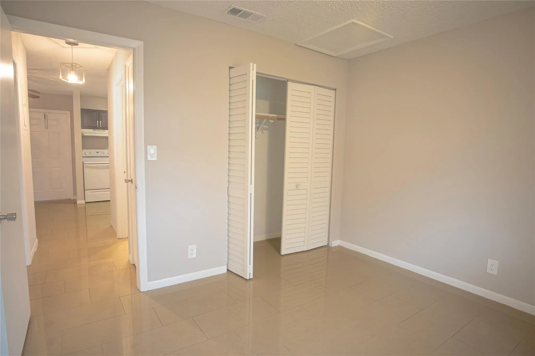 416 Lakeside Dr, #129