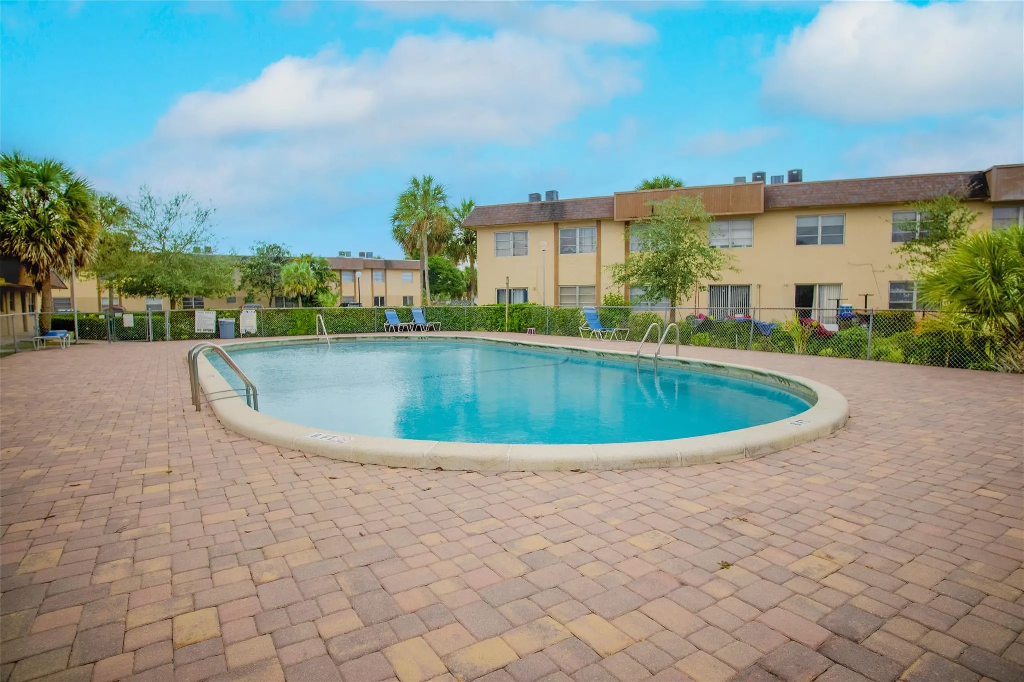 416 Lakeside Dr, #129