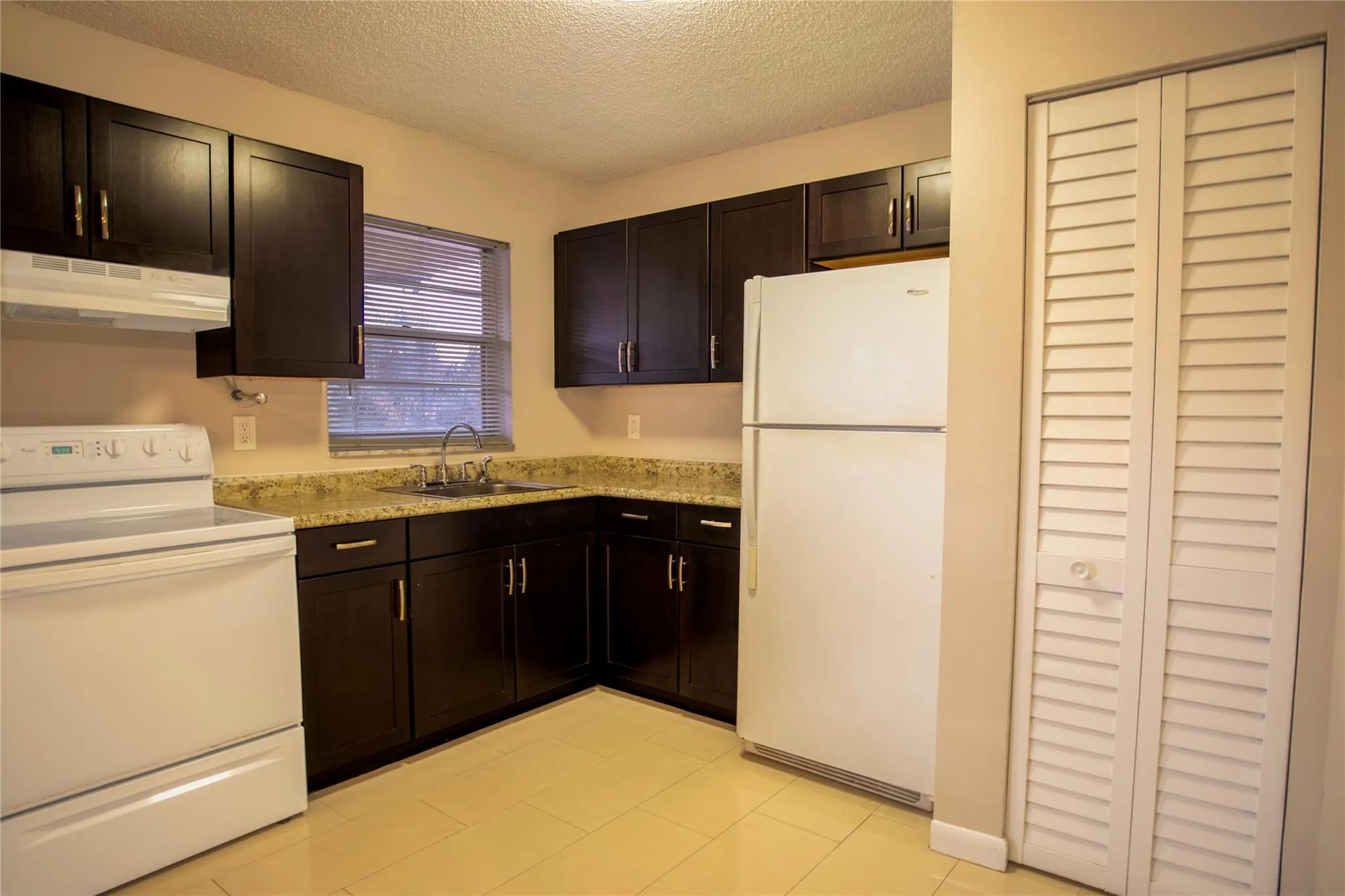 416 Lakeside Dr, #129