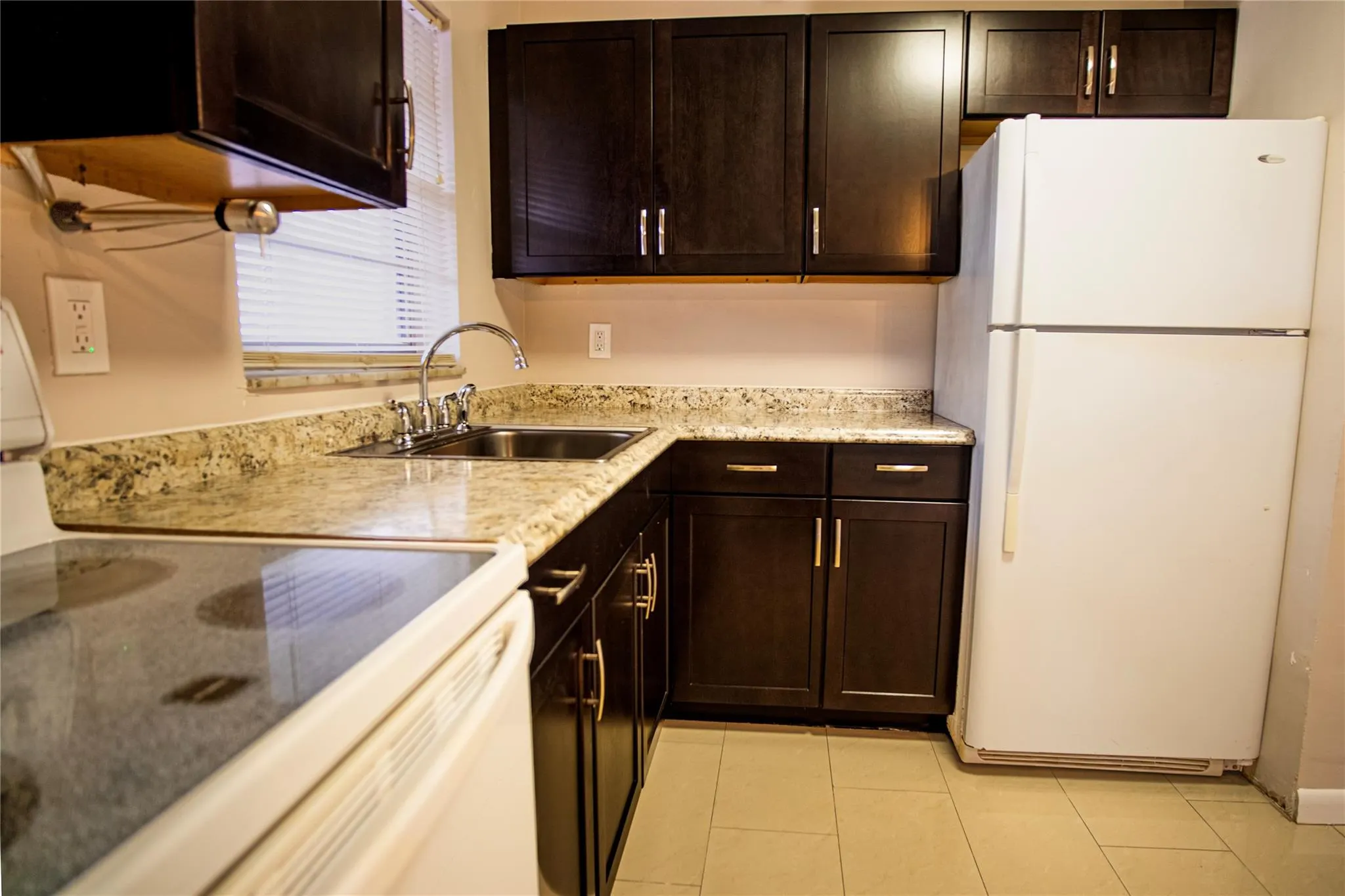 416 Lakeside Dr, #129