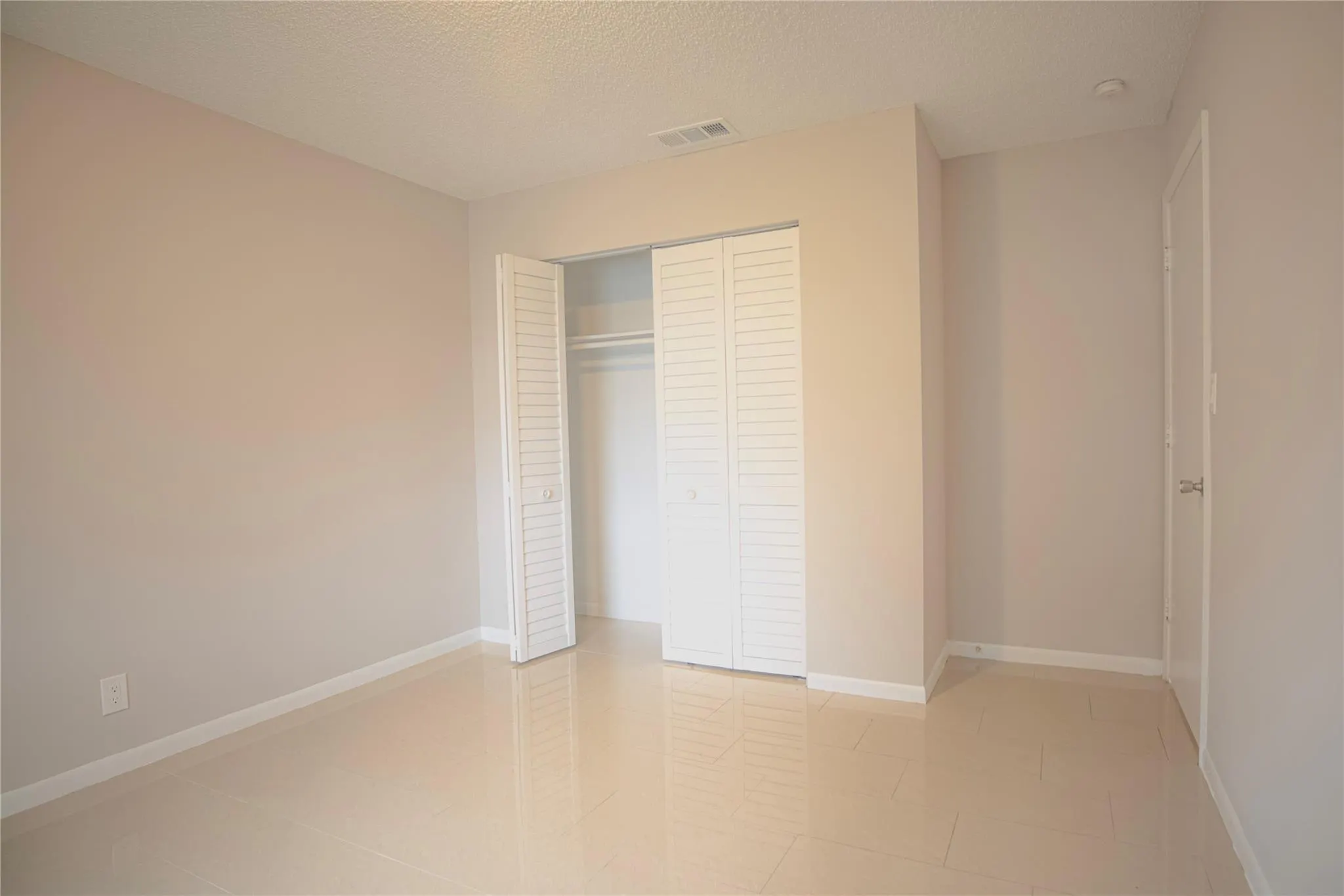416 Lakeside Dr, #129