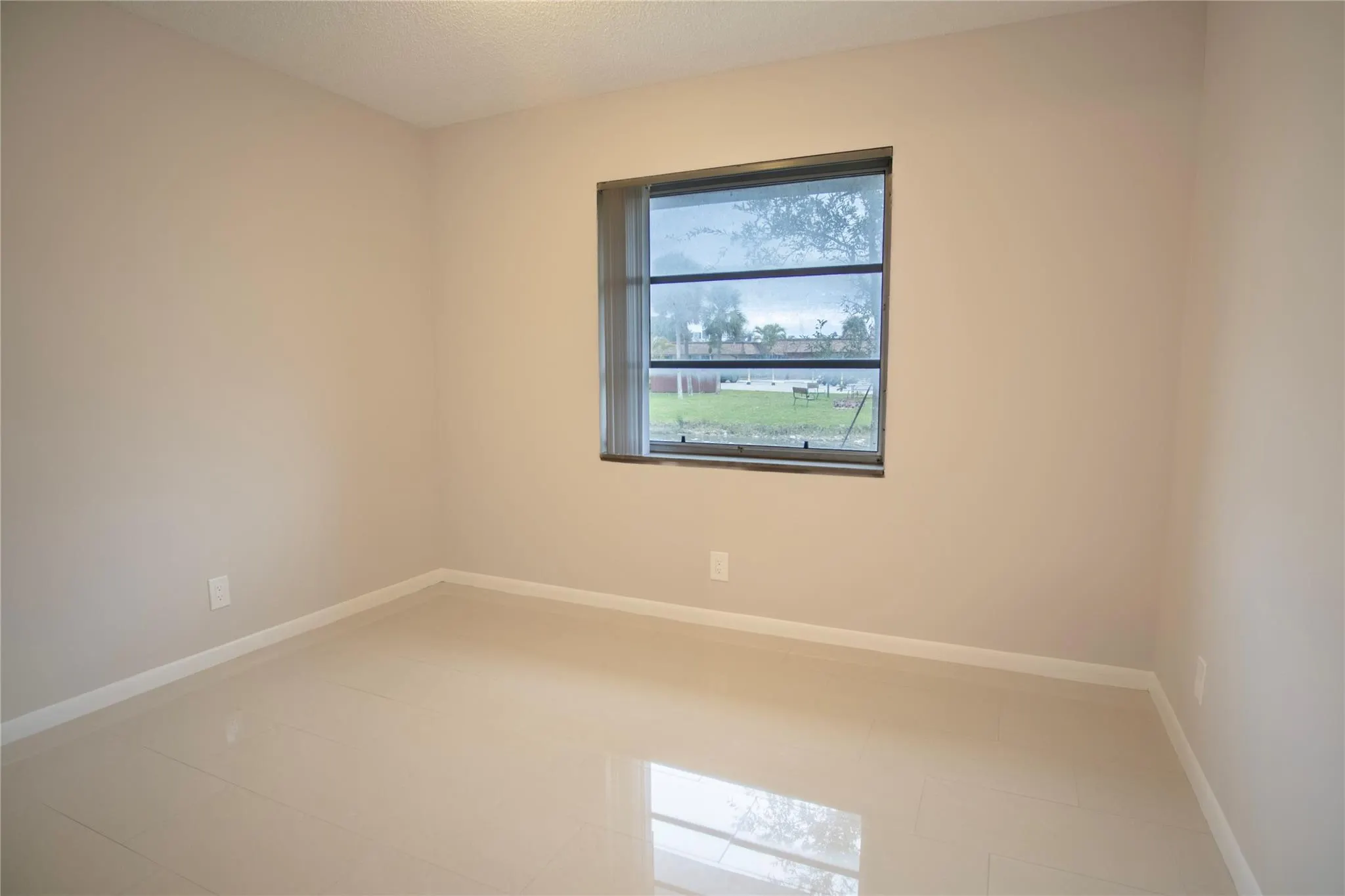 416 Lakeside Dr, #129