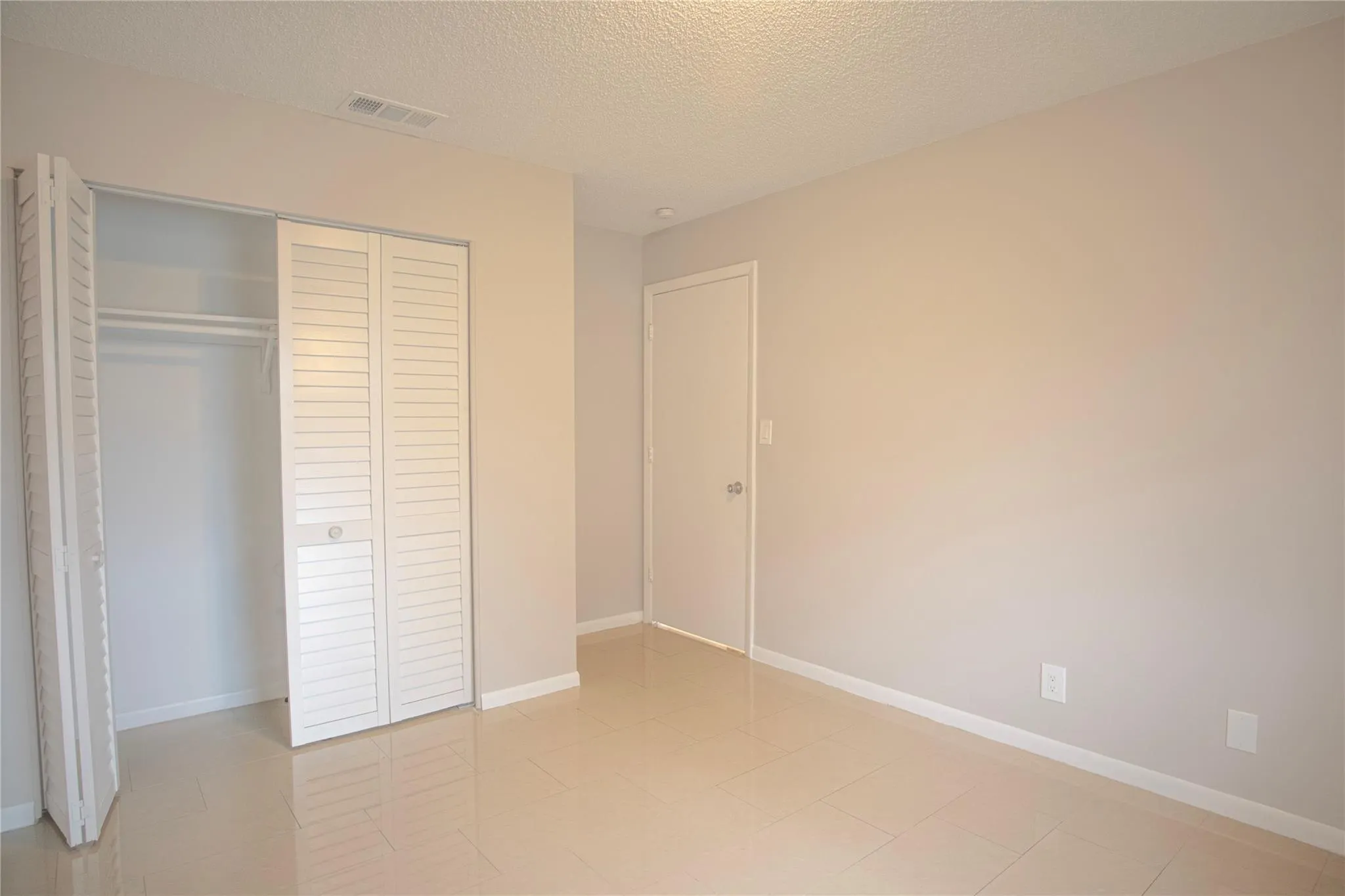416 Lakeside Dr, #129