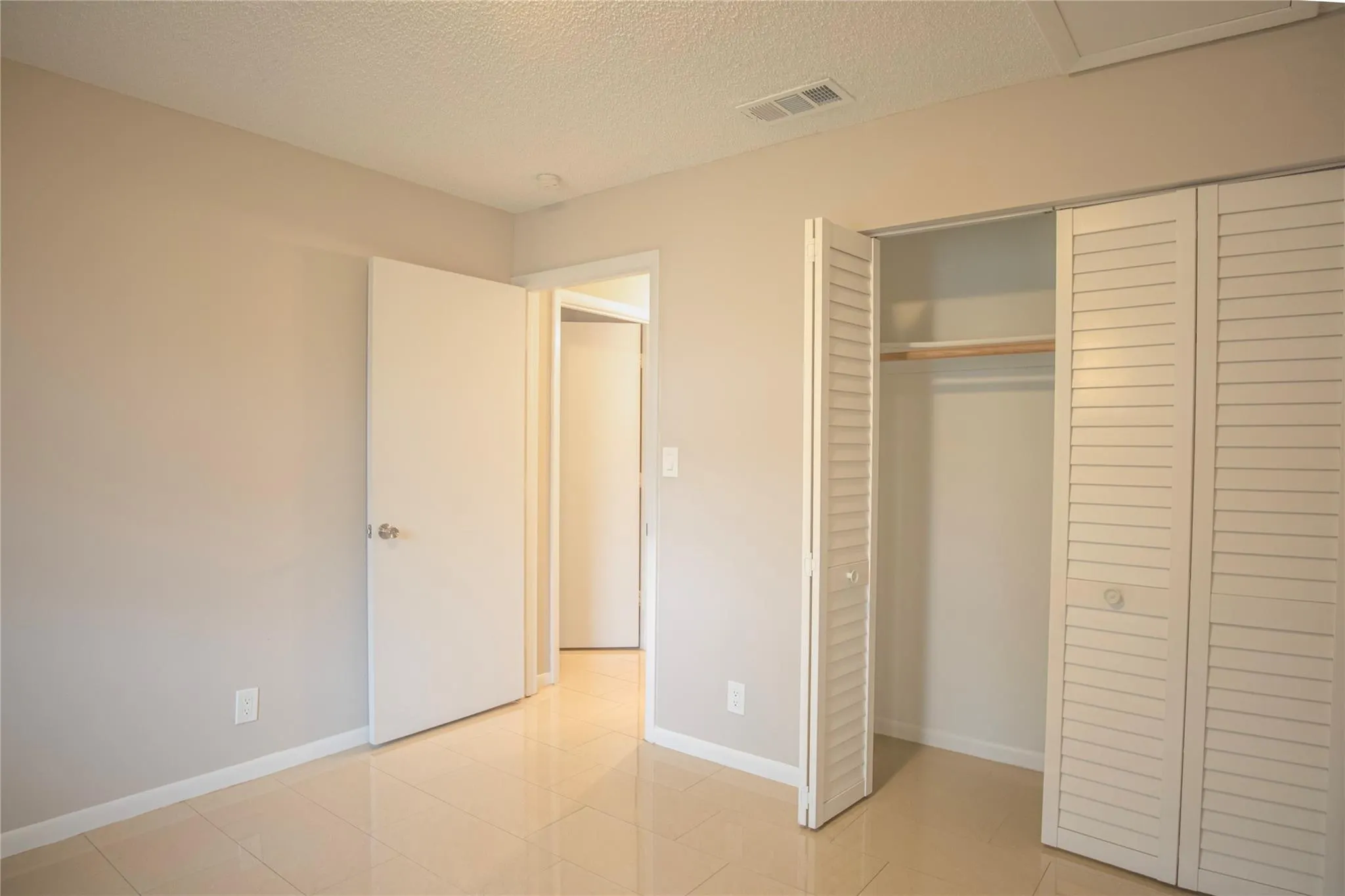 416 Lakeside Dr, #129