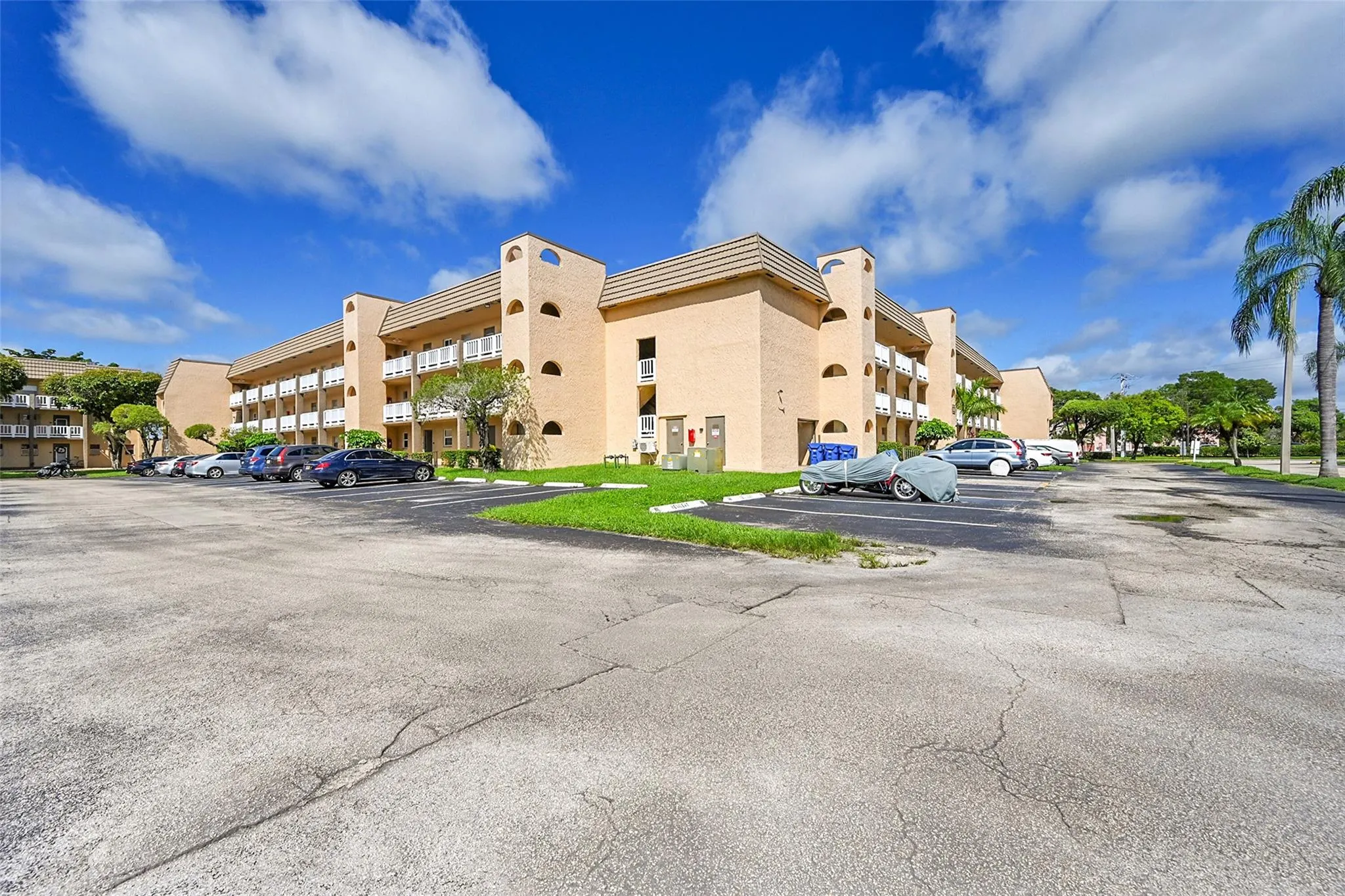 9380 Sunrise Lakes Blvd, #206
