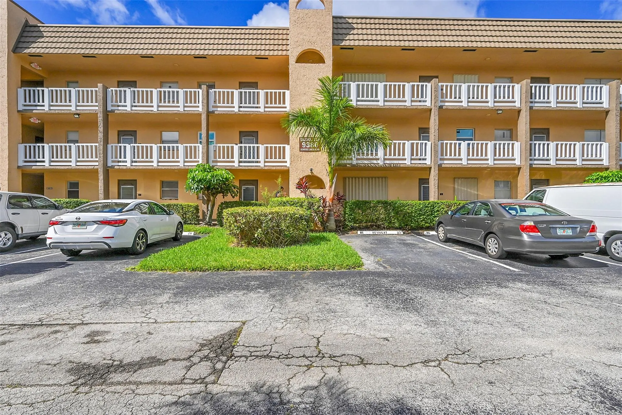 9380 Sunrise Lakes Blvd, #206