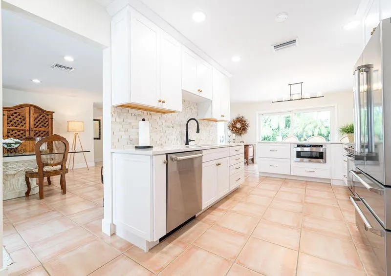 242 Algiers Ave